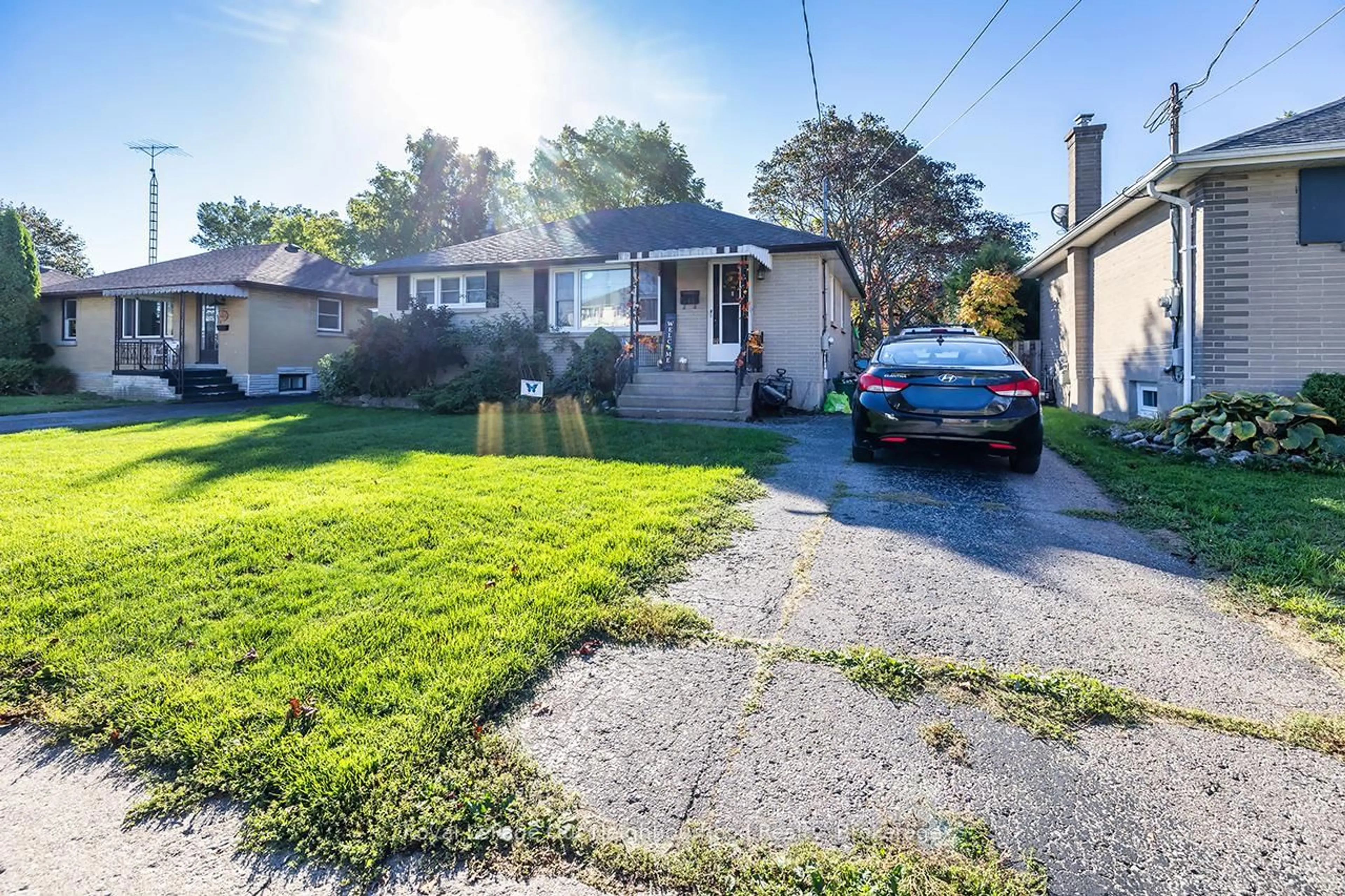 A pic from outside/outdoor area/front of a property/back of a property/a pic from drone, street for 531 Shirley St, Cobourg Ontario K9A 2A4