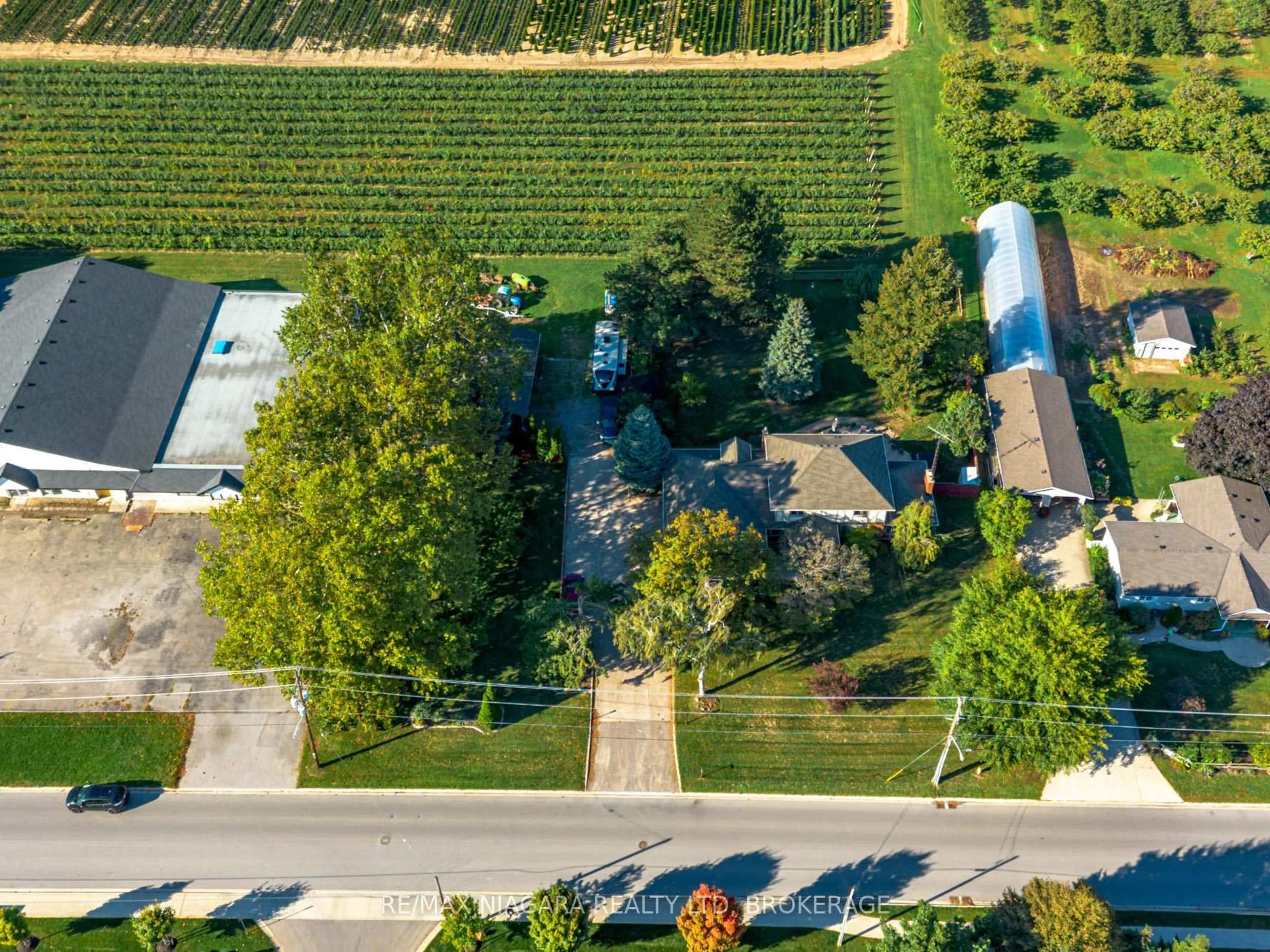 A pic from outside/outdoor area/front of a property/back of a property/a pic from drone, street for 3349 Culp Rd, Lincoln Ontario L0R 2E0