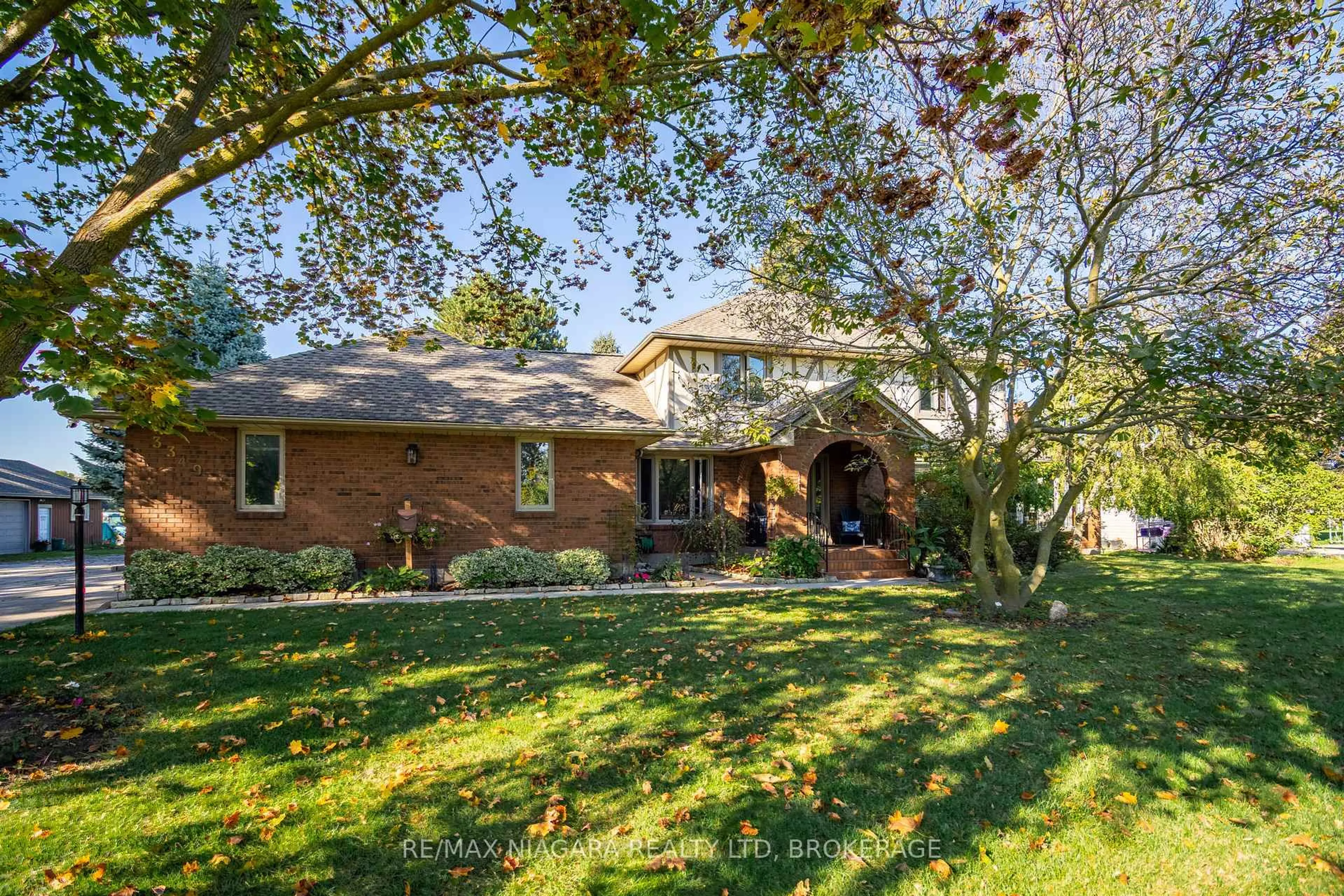 Home with brick exterior material, street for 3349 Culp Rd, Lincoln Ontario L0R 2E0
