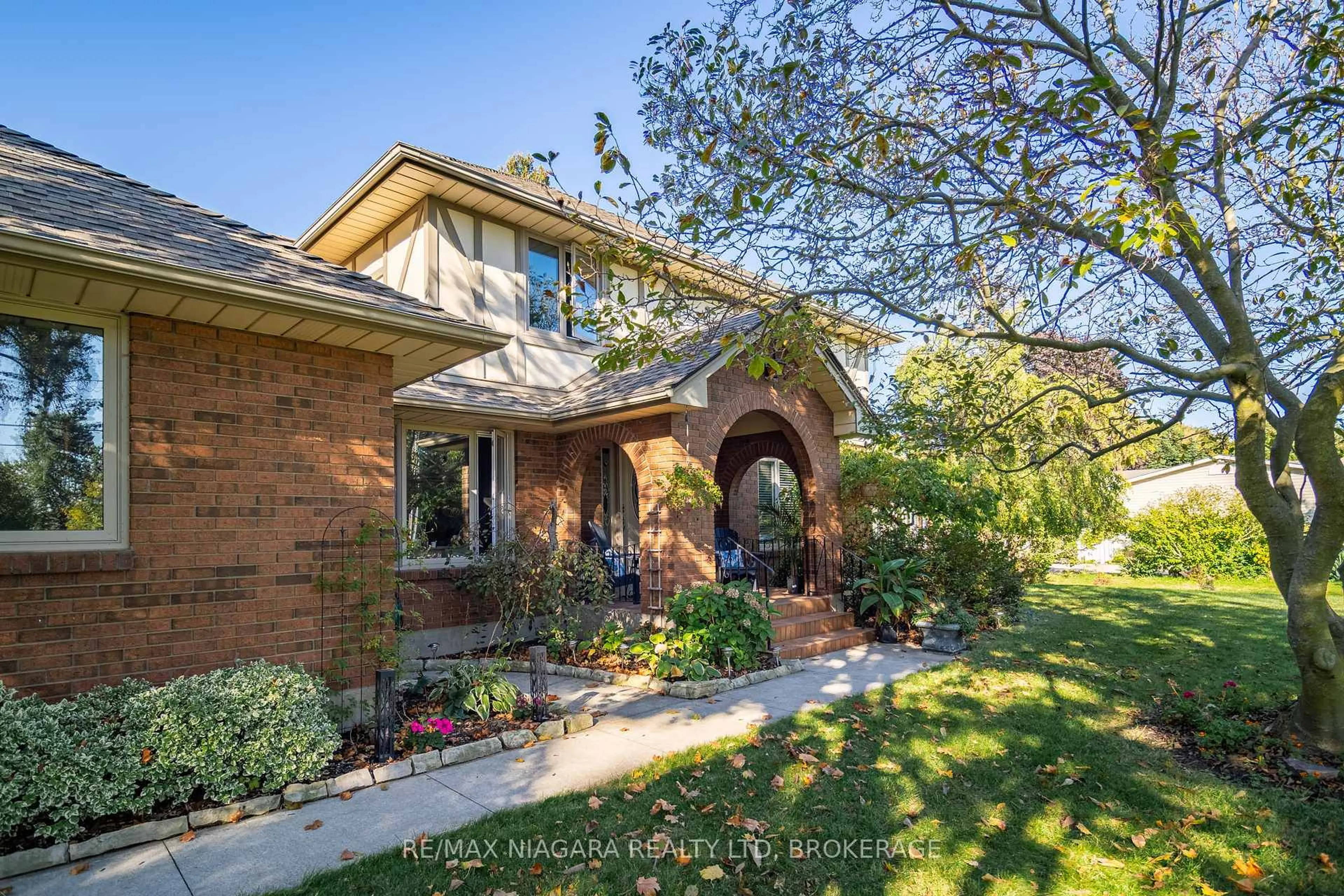 Home with brick exterior material, street for 3349 Culp Rd, Lincoln Ontario L0R 2E0