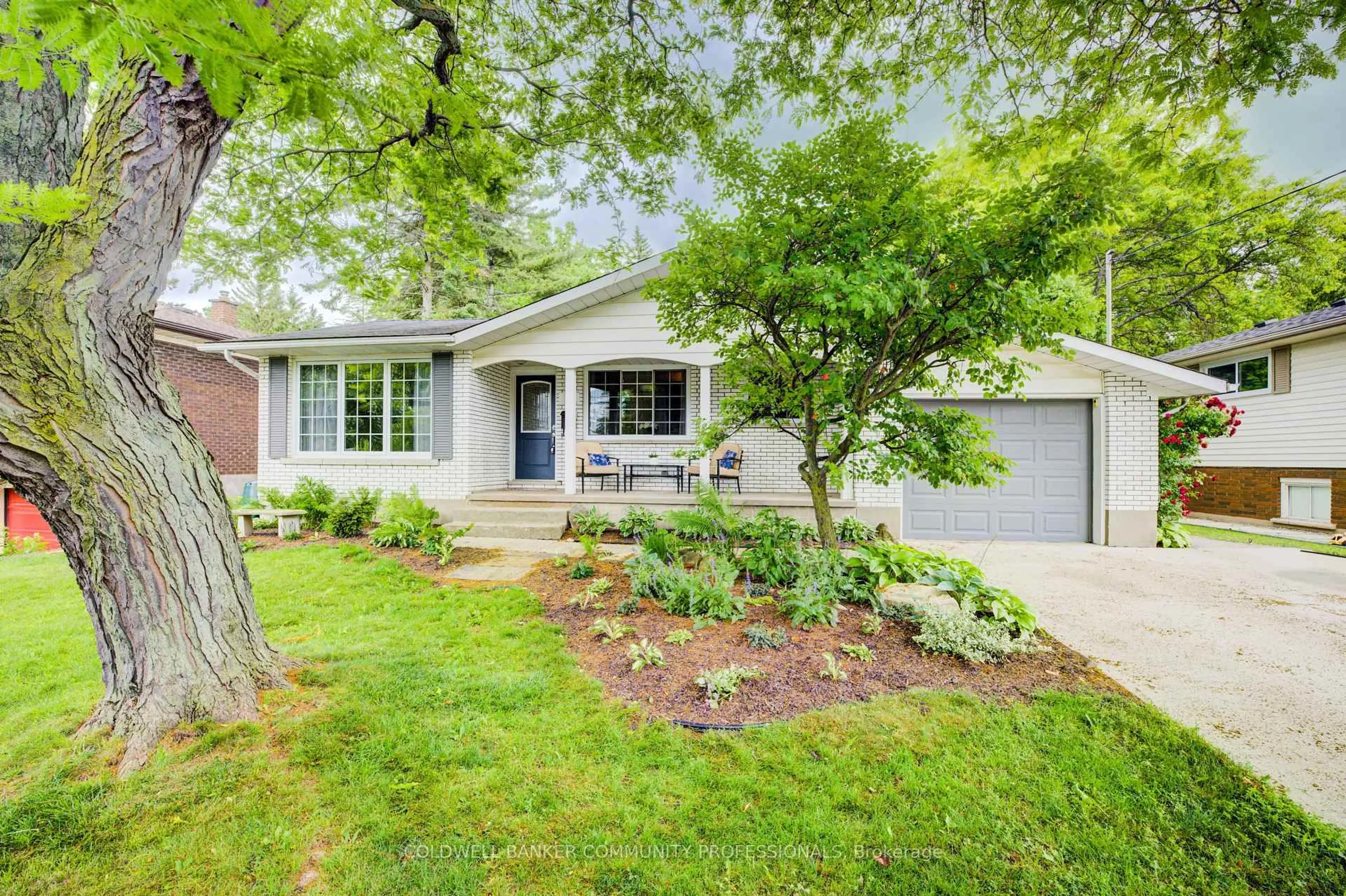 Home with brick exterior material, street for 18 Rosemore Rd, St. Catharines Ontario L2S 1A8