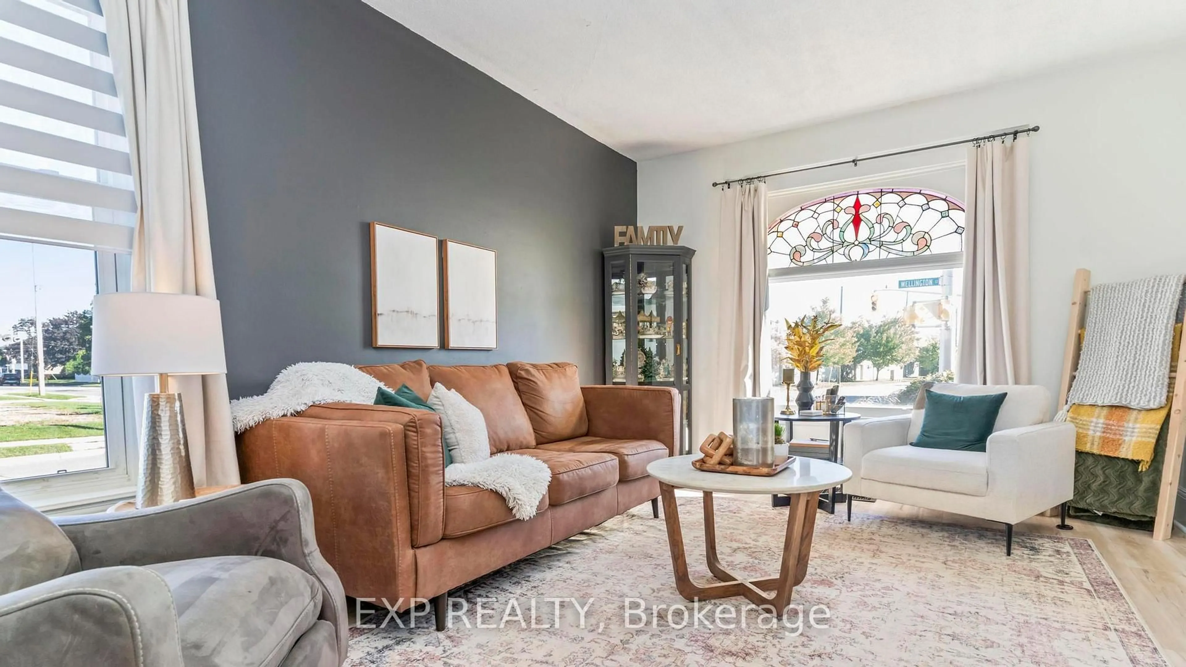 Living room with furniture, ceramic/tile floor for 119 Wellington St, St. Thomas Ontario N5R 2R3