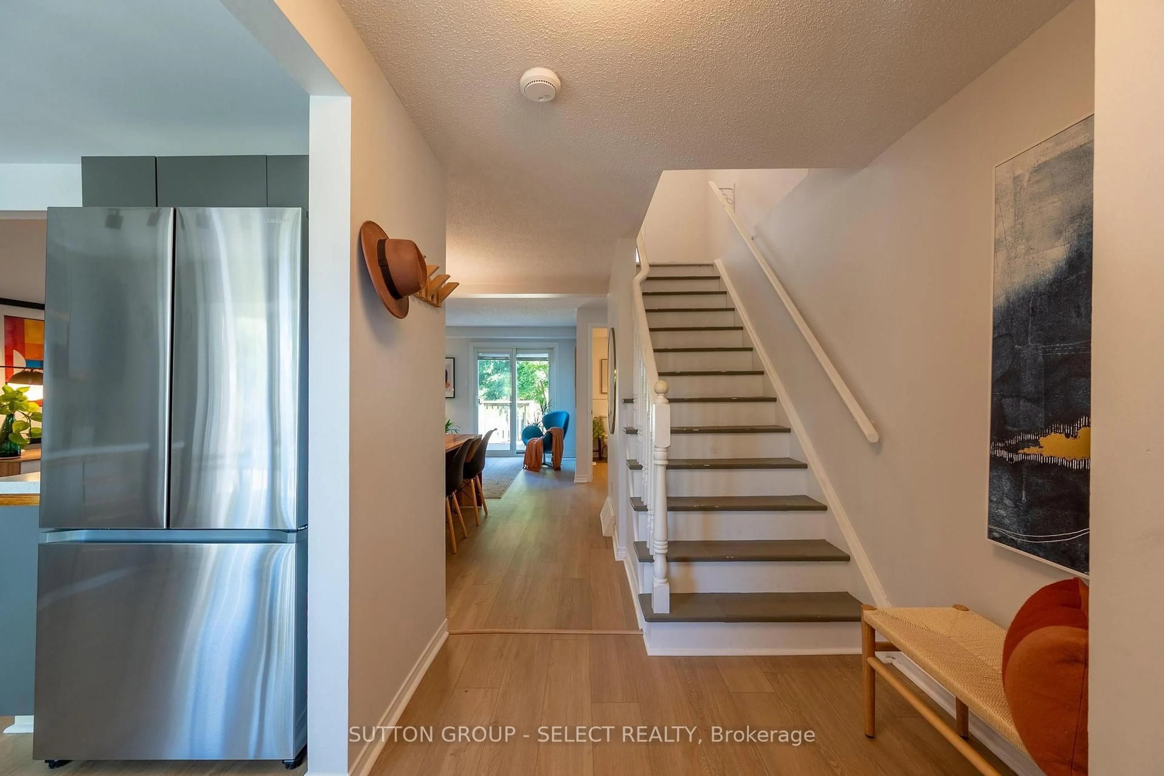 Indoor entryway for 608 Royal Beech Dr #B, Waterloo Ontario N2T 2K3