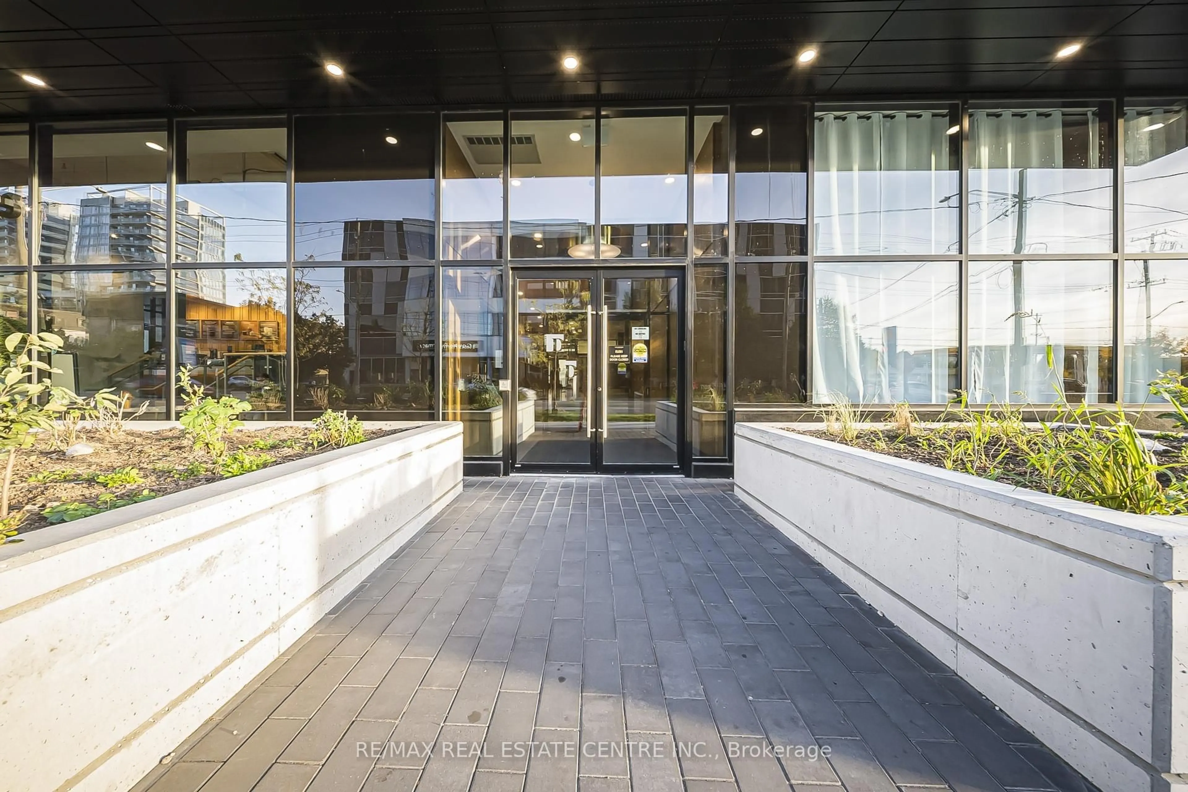 Indoor foyer for 145 COLUMBIA St #909, Waterloo Ontario N2L 0K7