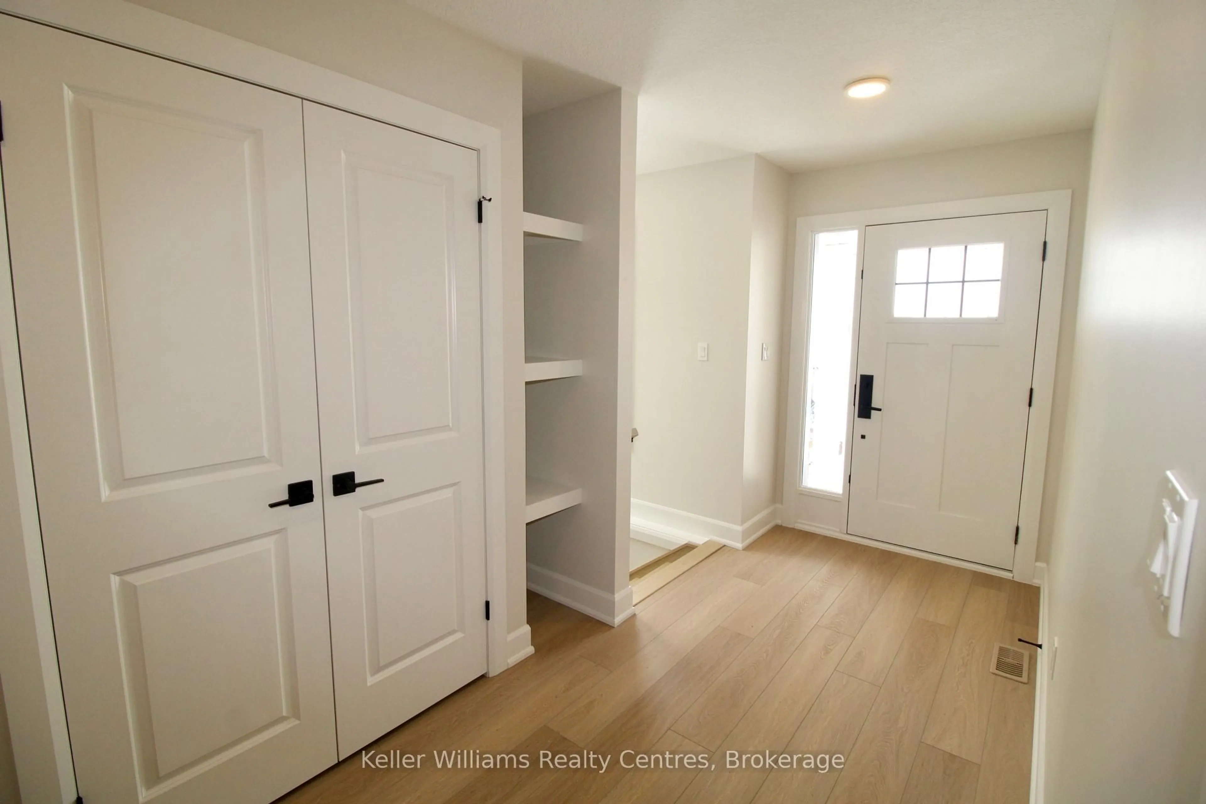 Indoor entryway for 844 22nd Avenue A, Hanover Ontario N4N 0C6