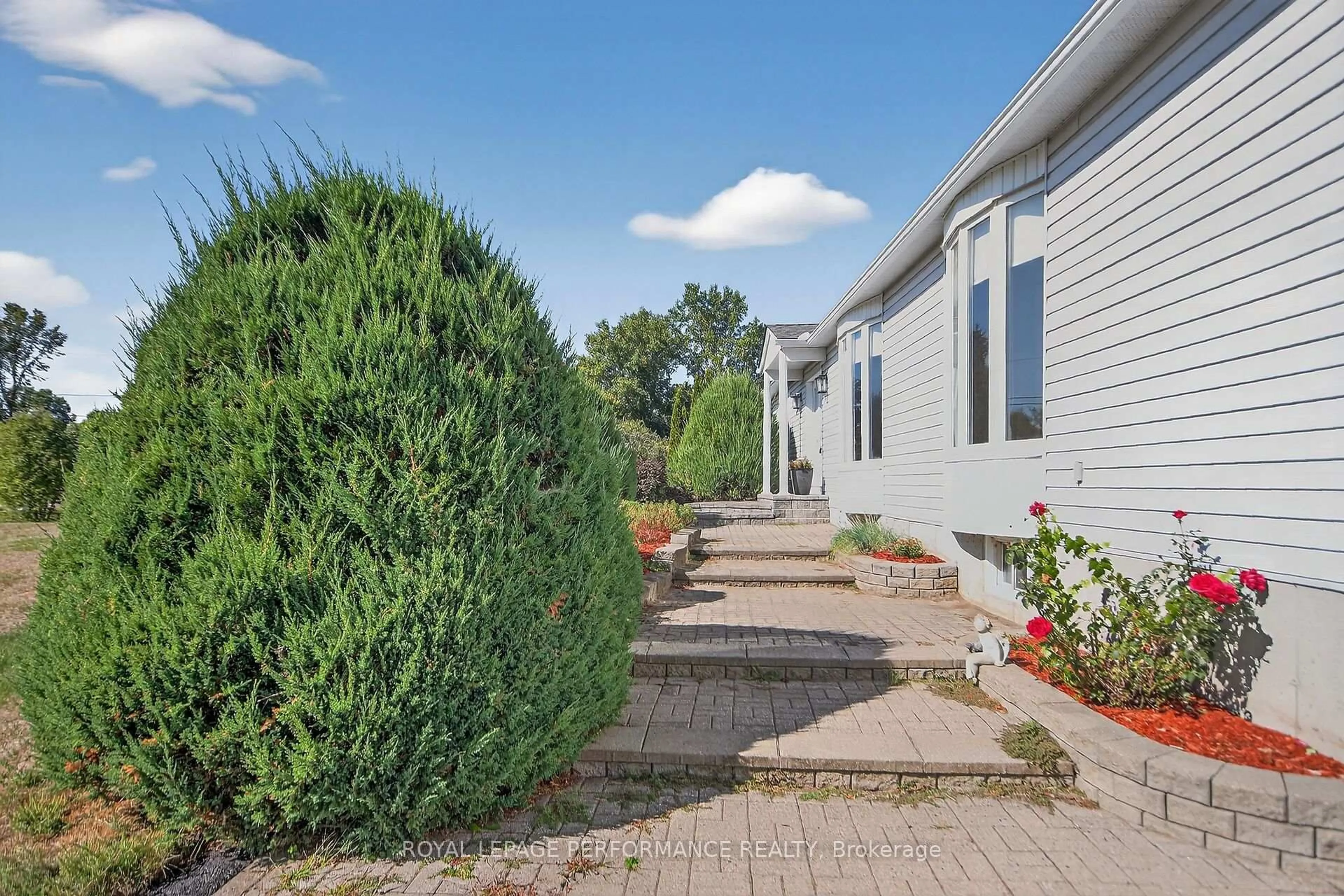 Patio, street for 8329 Rodney Farm Dr, Metcalfe Ontario K0A 2P0