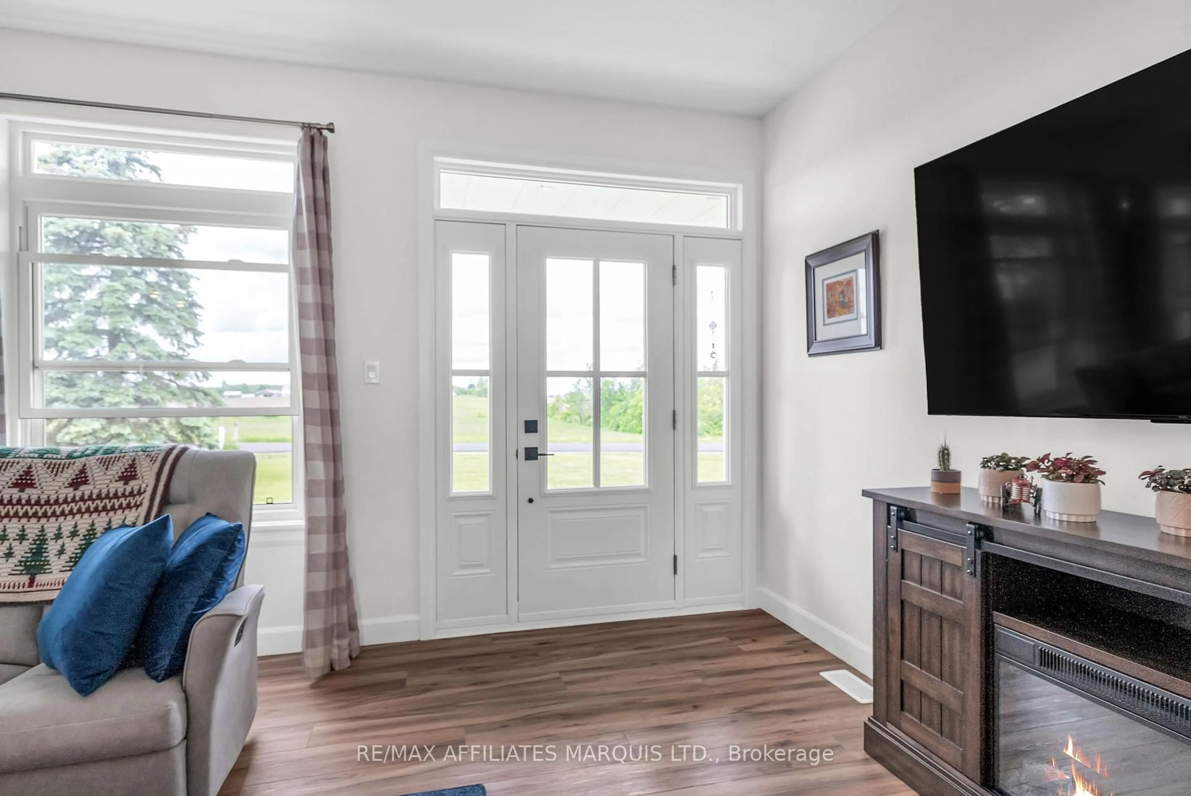 Indoor entryway for 21038 Mccormick Rd, North Glengarry Ontario K0C 1A0