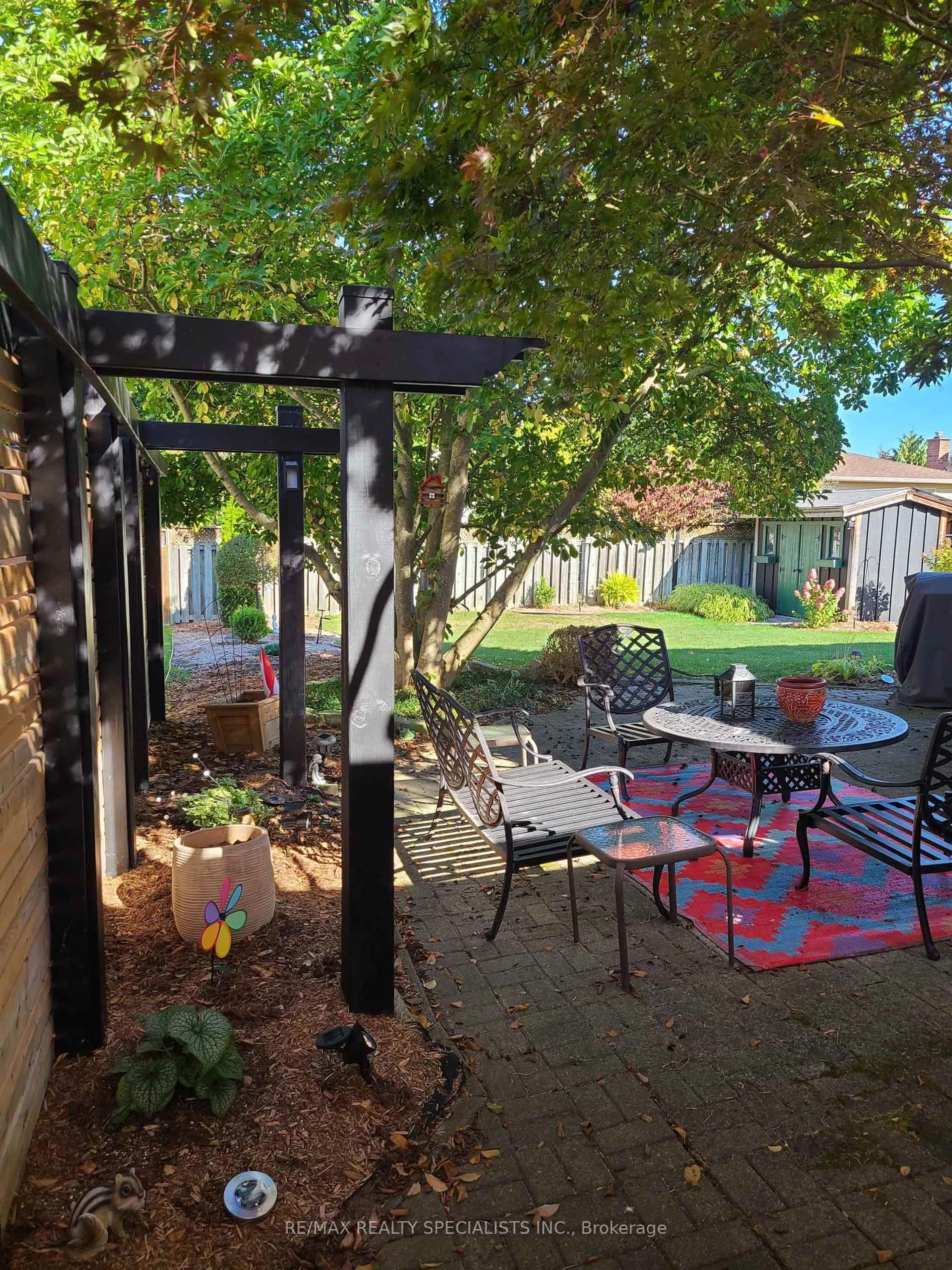 Patio, street for 52 Childerhose Cres, Brantford Ontario N3P 1Z7