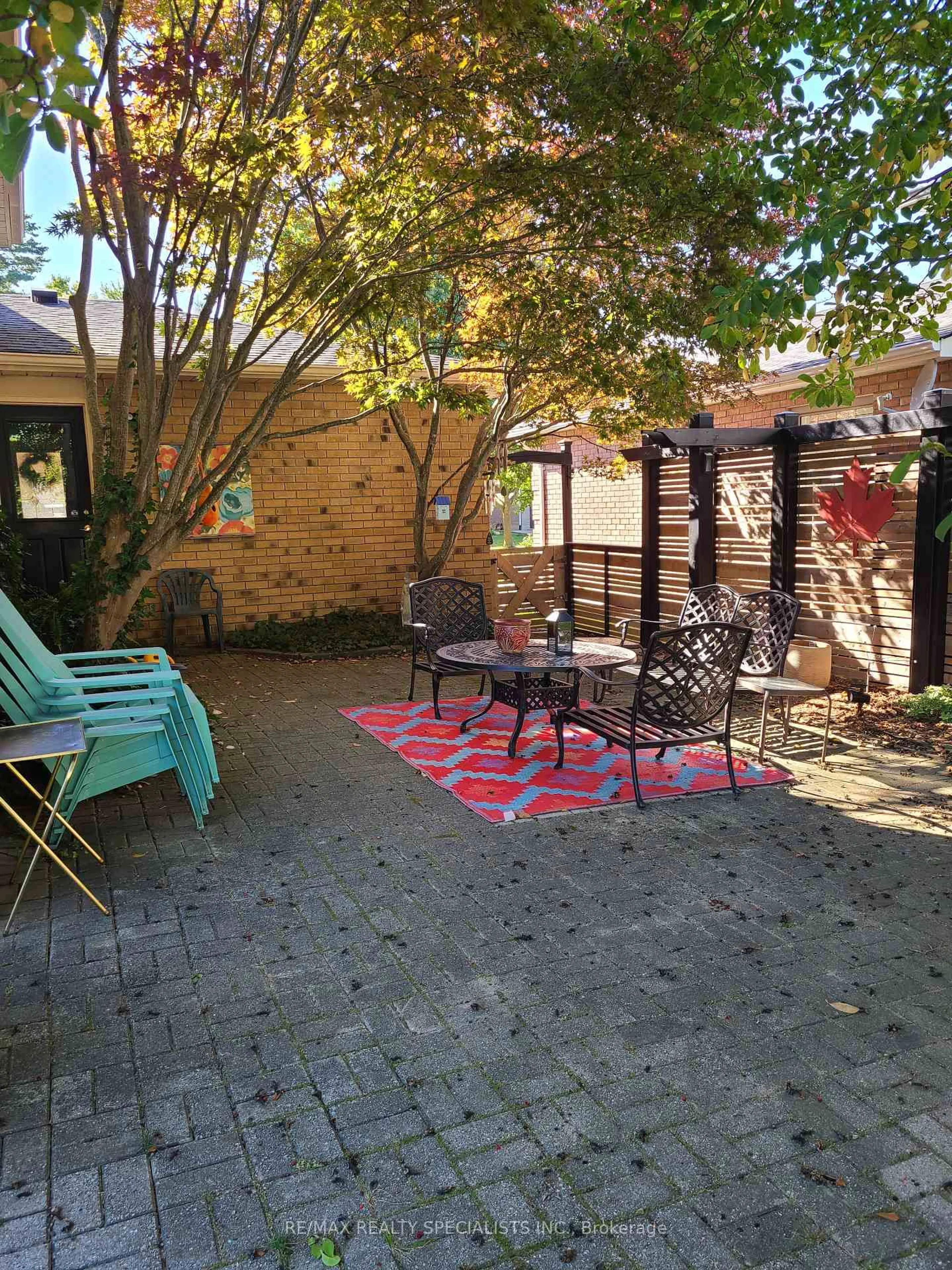 Patio, street for 52 Childerhose Cres, Brantford Ontario N3P 1Z7
