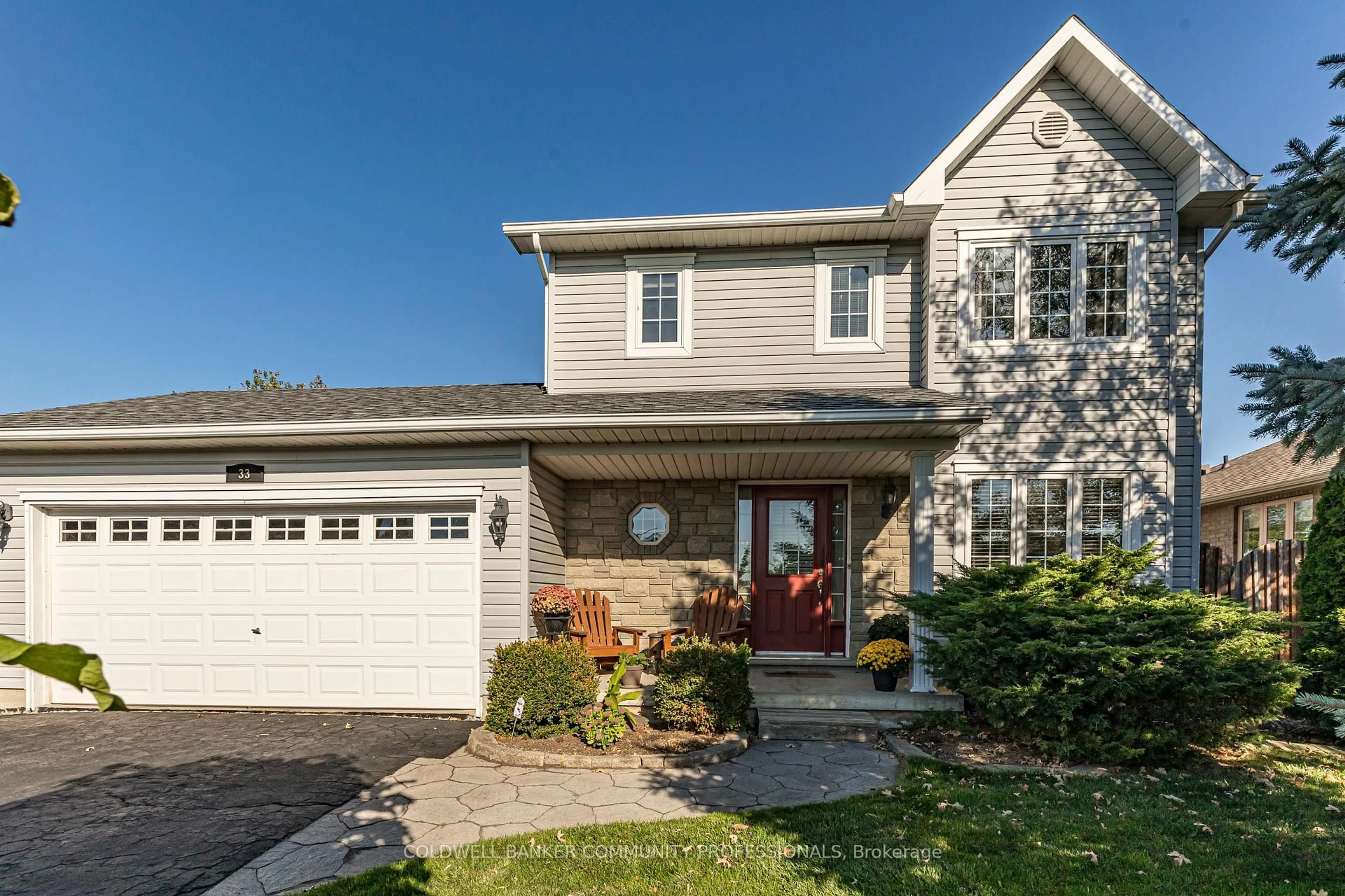 Home with vinyl exterior material, street for 33 Oak Cres, Haldimand Ontario N0A 1H0