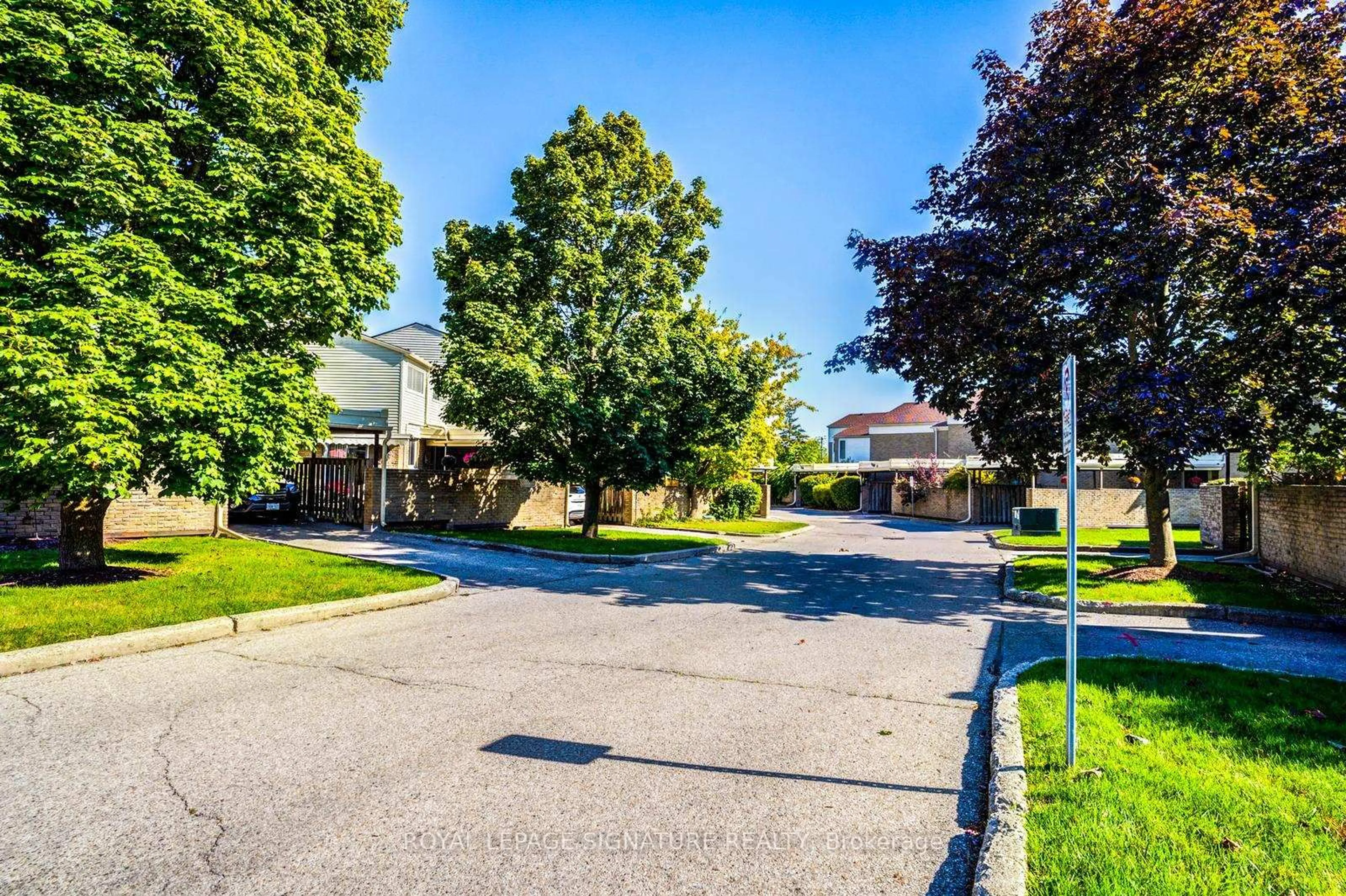 Patio, street for 415 Morgan Ave #23, Kitchener Ontario N2A 2V6