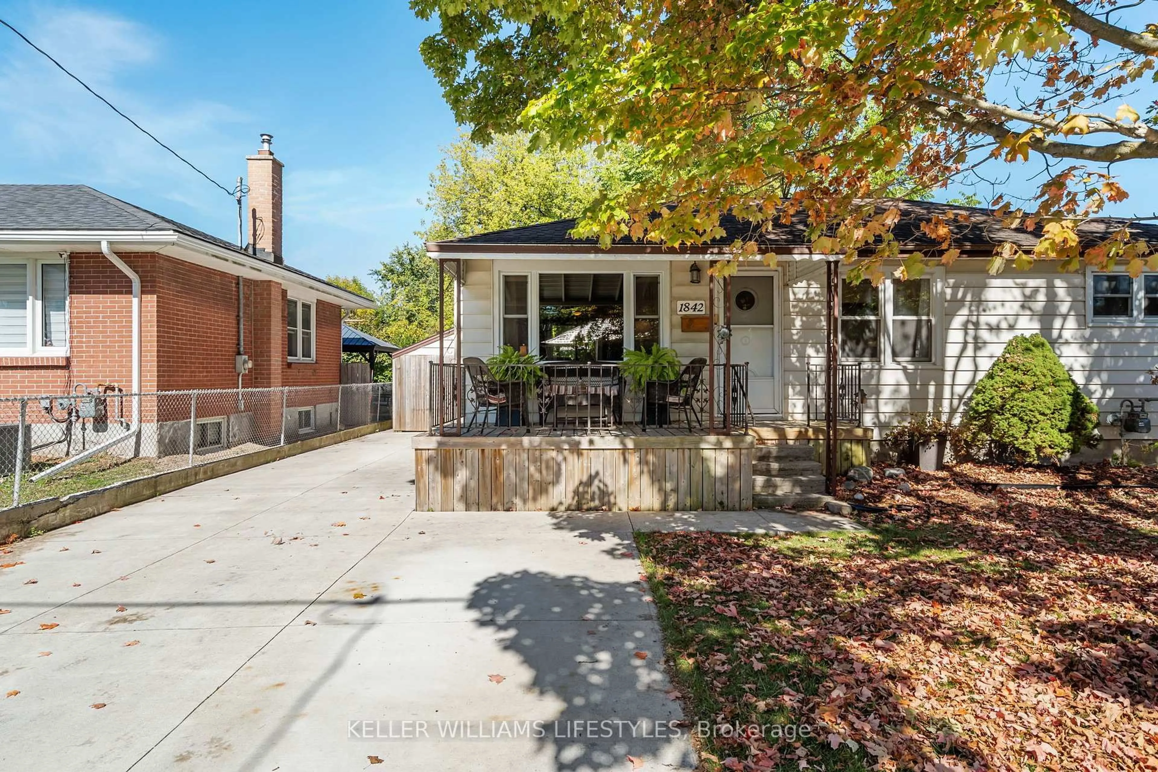 Patio, street for 1842 Dumont St, London East Ontario N5W 2S1