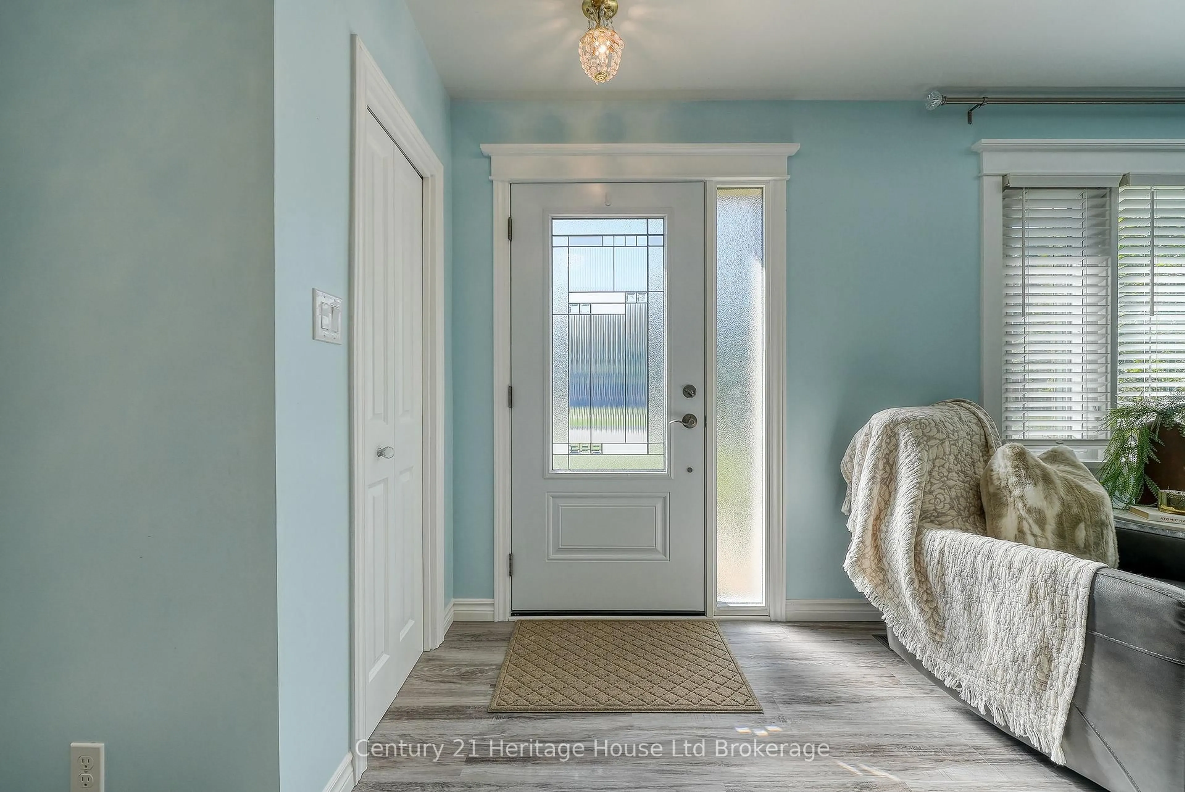 Indoor entryway for 1061 Elora Rd, Woodstock Ontario N4S 5L9