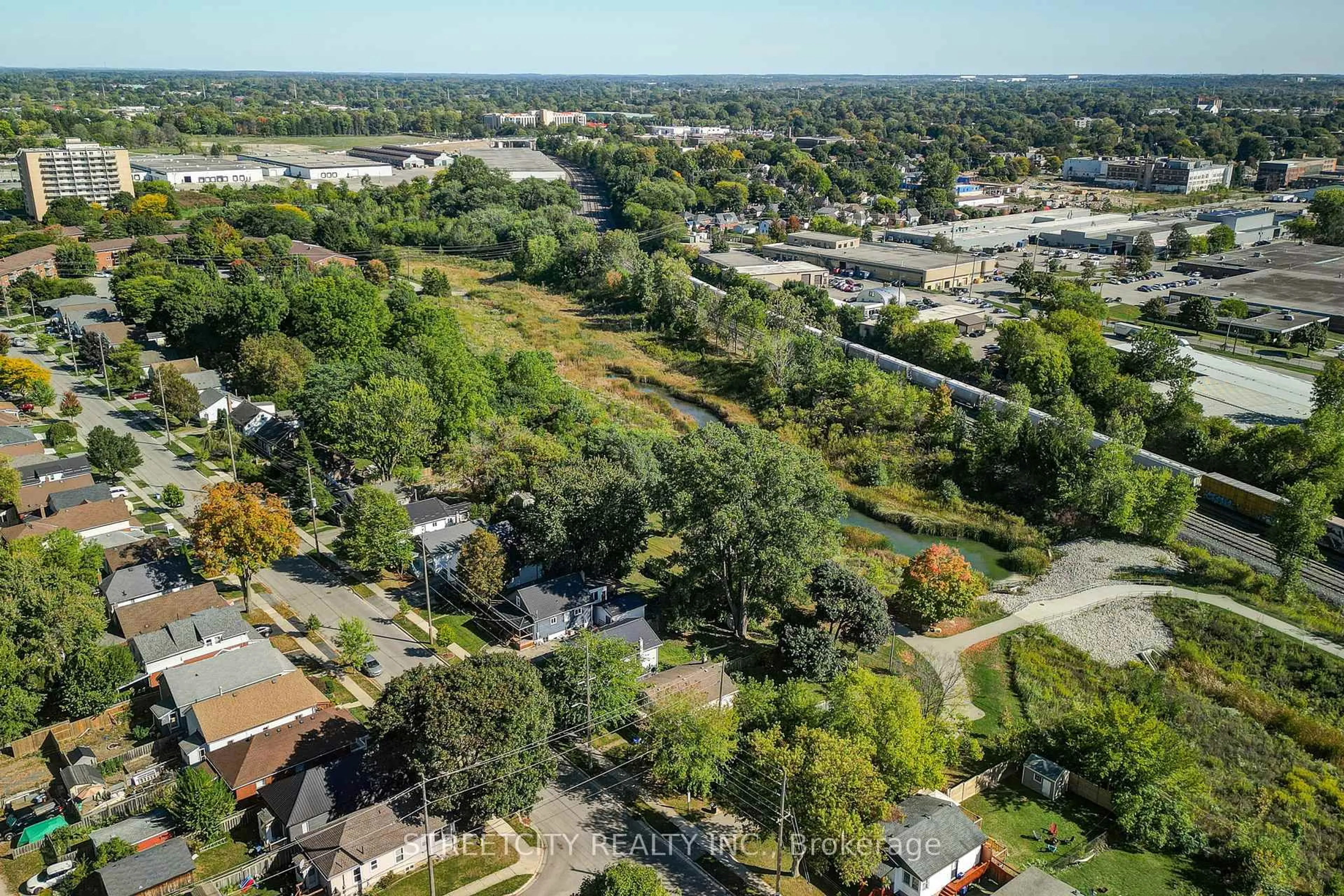A pic from outside/outdoor area/front of a property/back of a property/a pic from drone, street for 71 Connaught Ave, London East Ontario N5Y 3A5