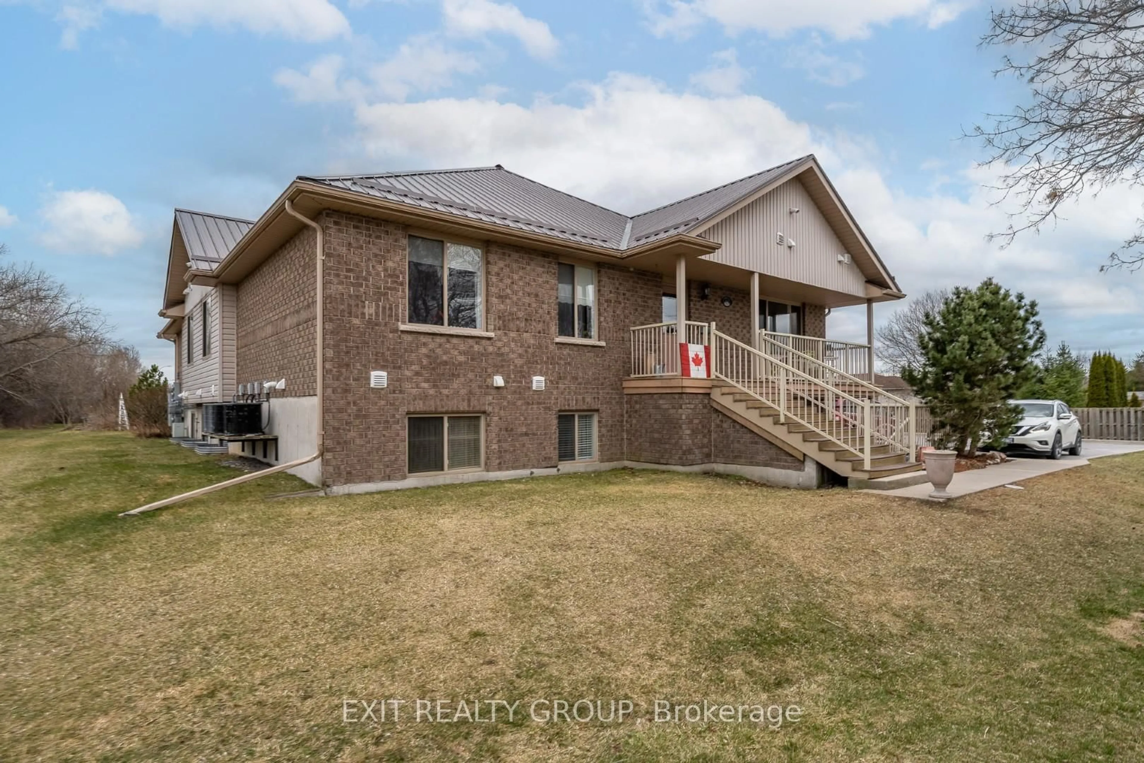 Home with brick exterior material, unknown for 37 Lakebreeze Crt ## 3B, Prince Edward County Ontario K0K 3L0