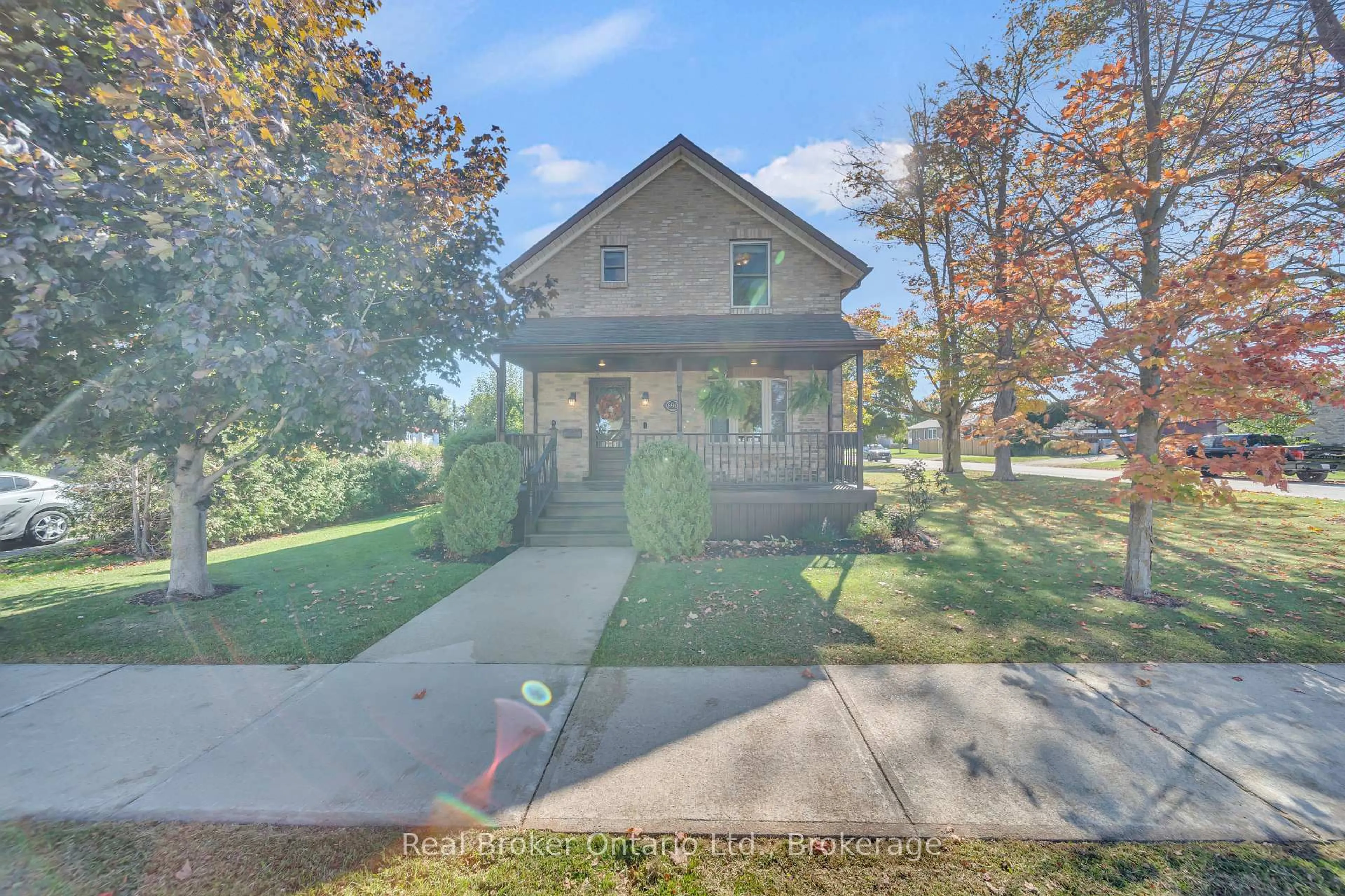A pic from outside/outdoor area/front of a property/back of a property/a pic from drone, unknown for 690 Wallace Ave, North Perth Ontario N4W 1Y4