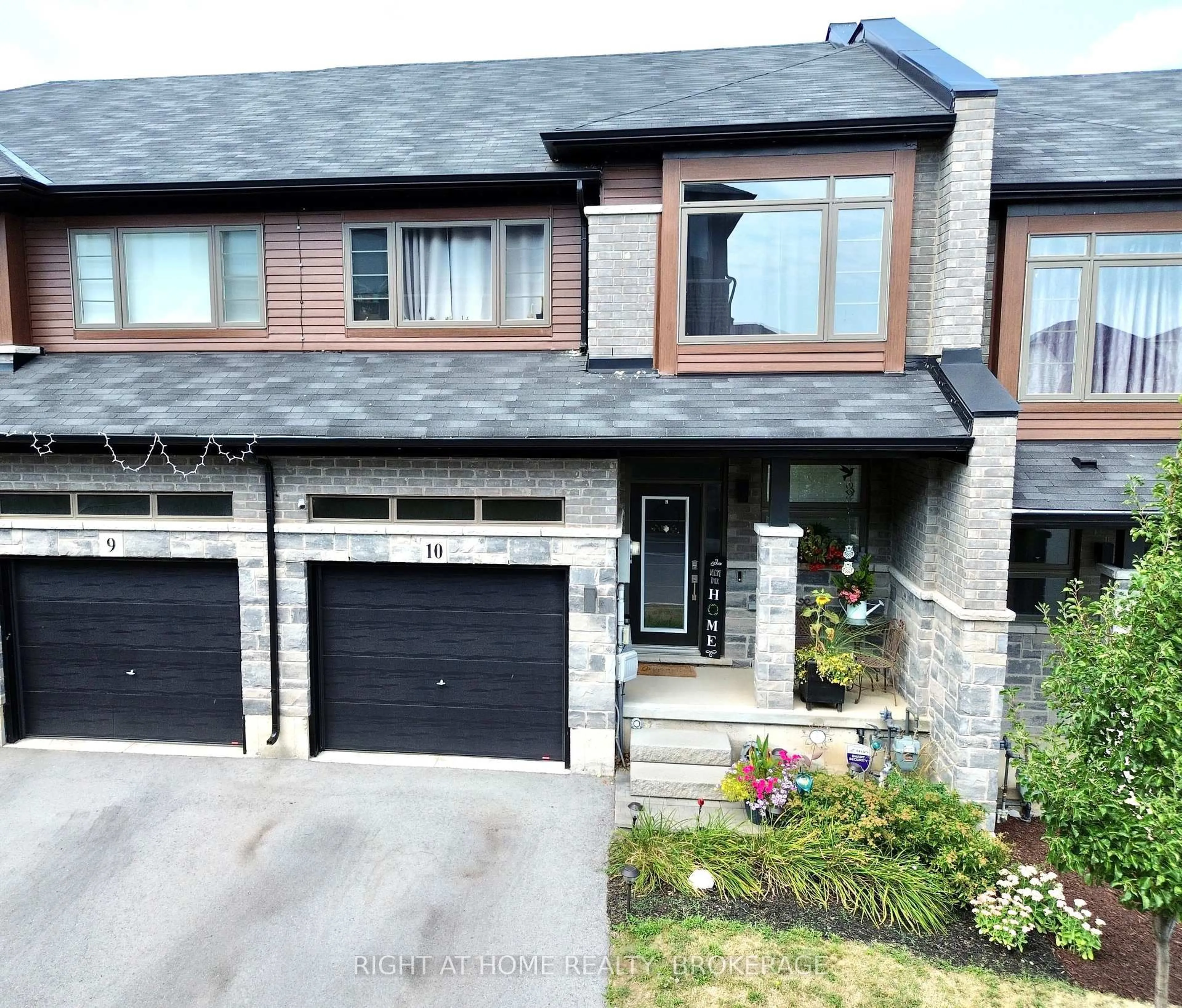 Home with brick exterior material, street for 5080 Connor Dr #10, Lincoln Ontario L3J 0T3