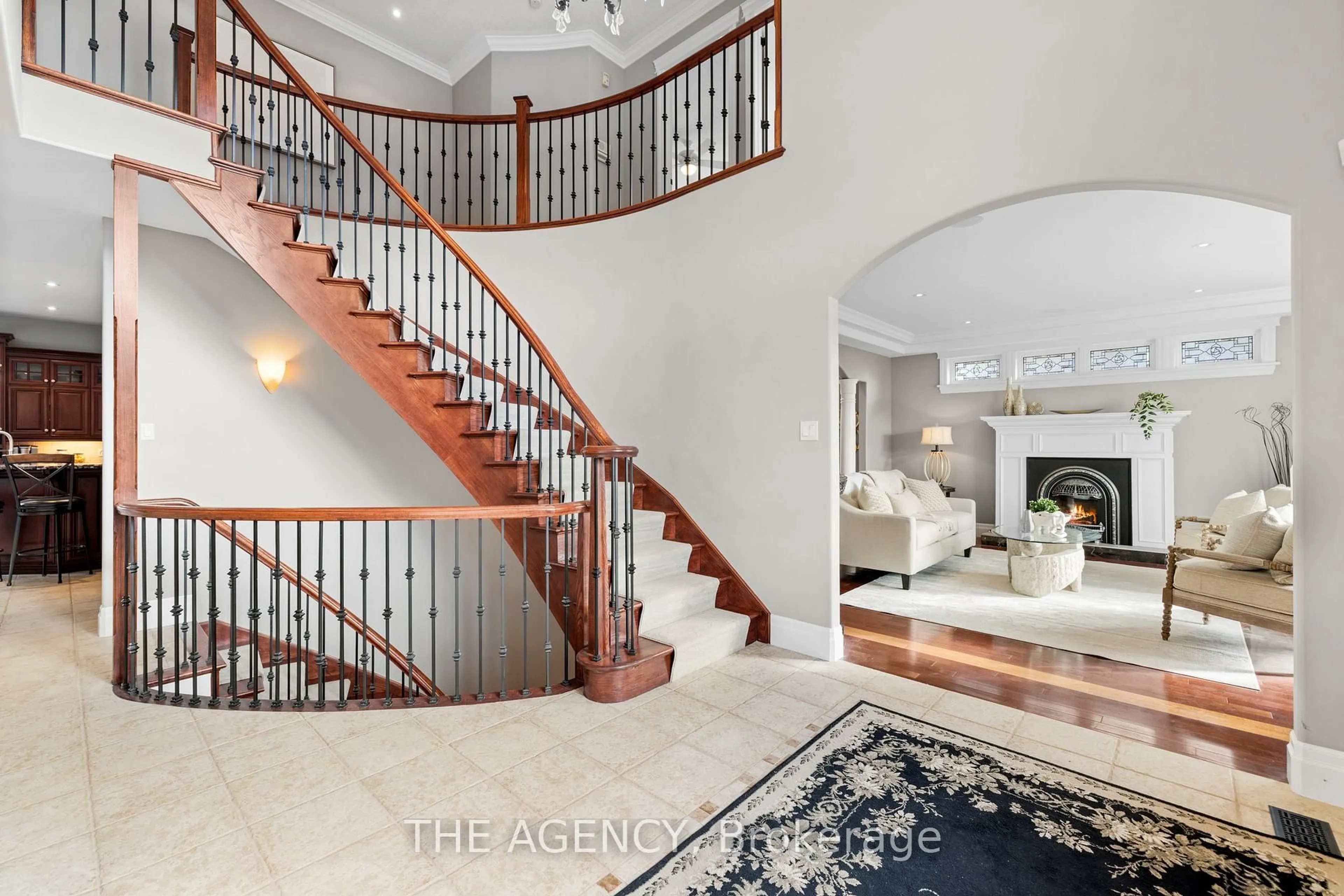 Indoor foyer for 16 Seifert Crt, Puslinch Ontario N3C 2V4