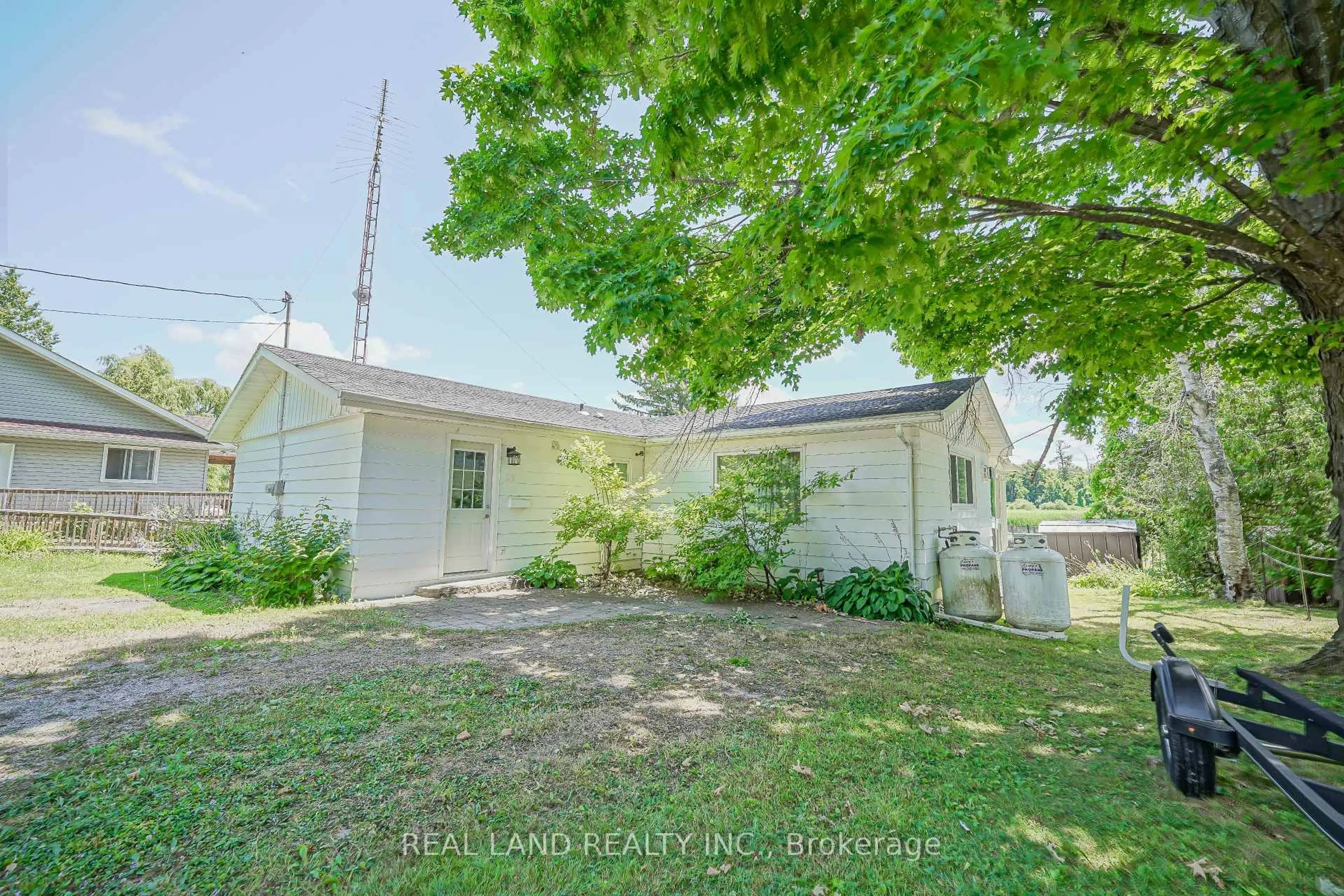 A pic from outside/outdoor area/front of a property/back of a property/a pic from drone, unknown for 21 Marilyn Cres, Kawartha Lakes Ontario K0L 1T0