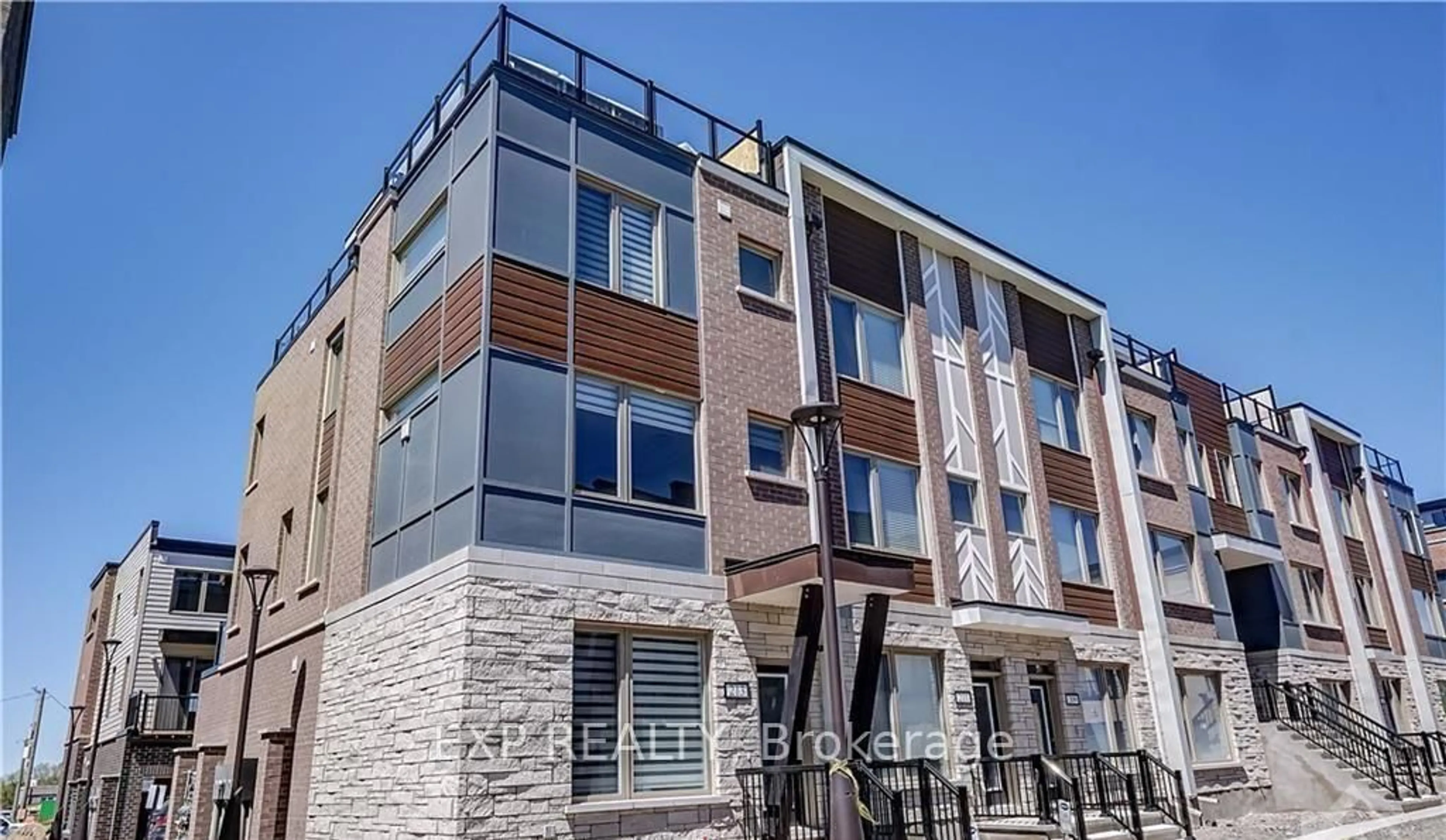 Home with brick exterior material, building for 213 Makadewa Private, Ottawa Ontario K1K 4Z8