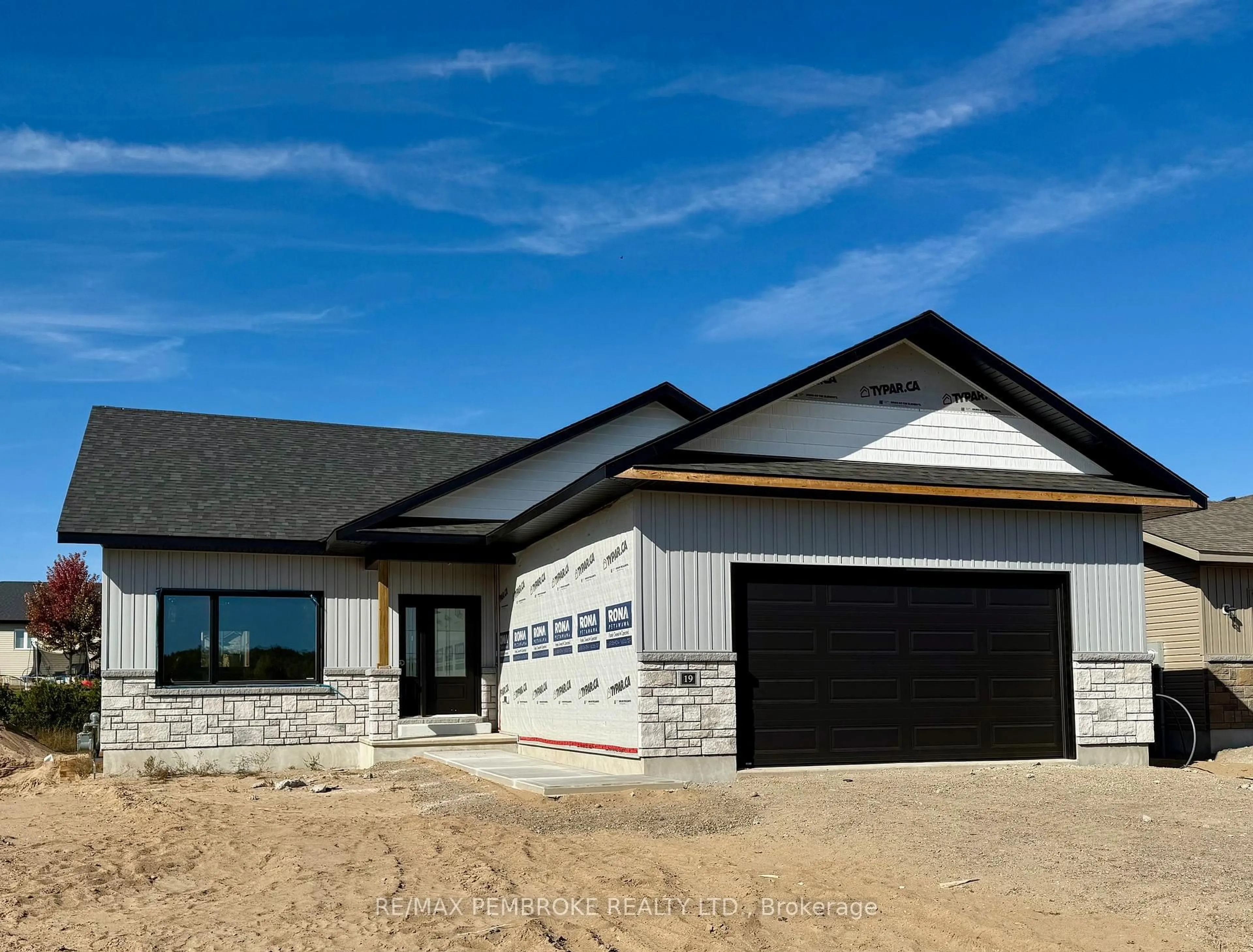 Home with vinyl exterior material, unknown for 19 Jade Ave, Petawawa Ontario K8H 0E5