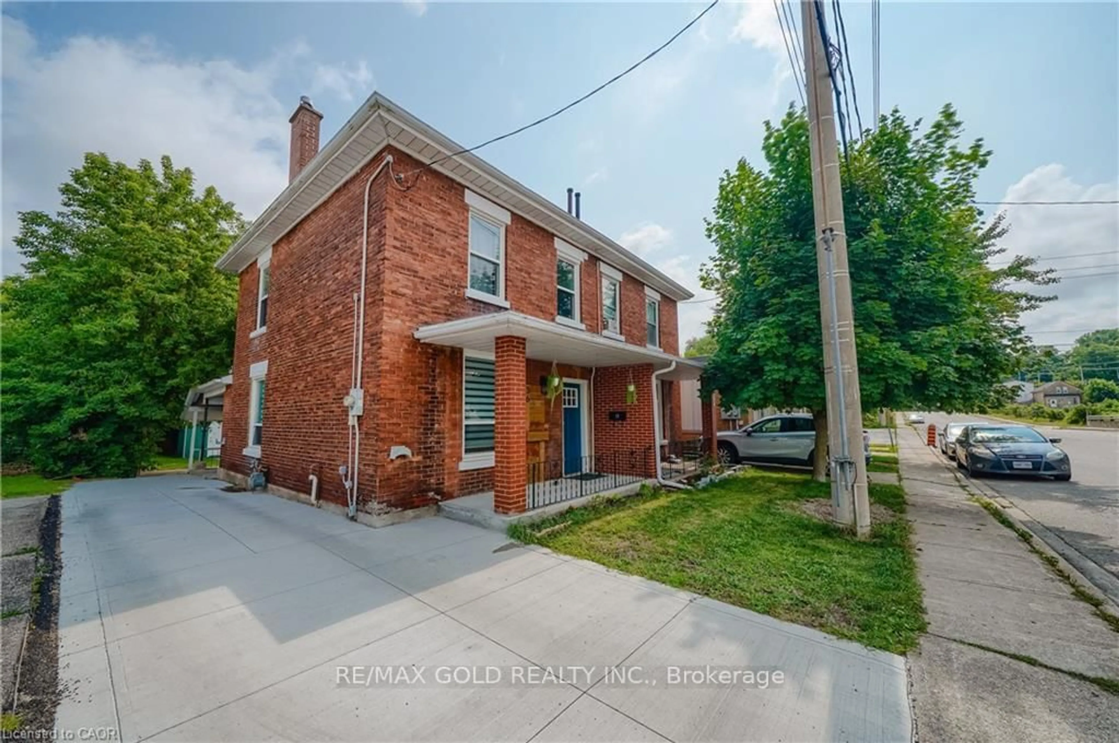 Home with brick exterior material, street for 36 Kerr St, Cambridge Ontario N1R 4A3