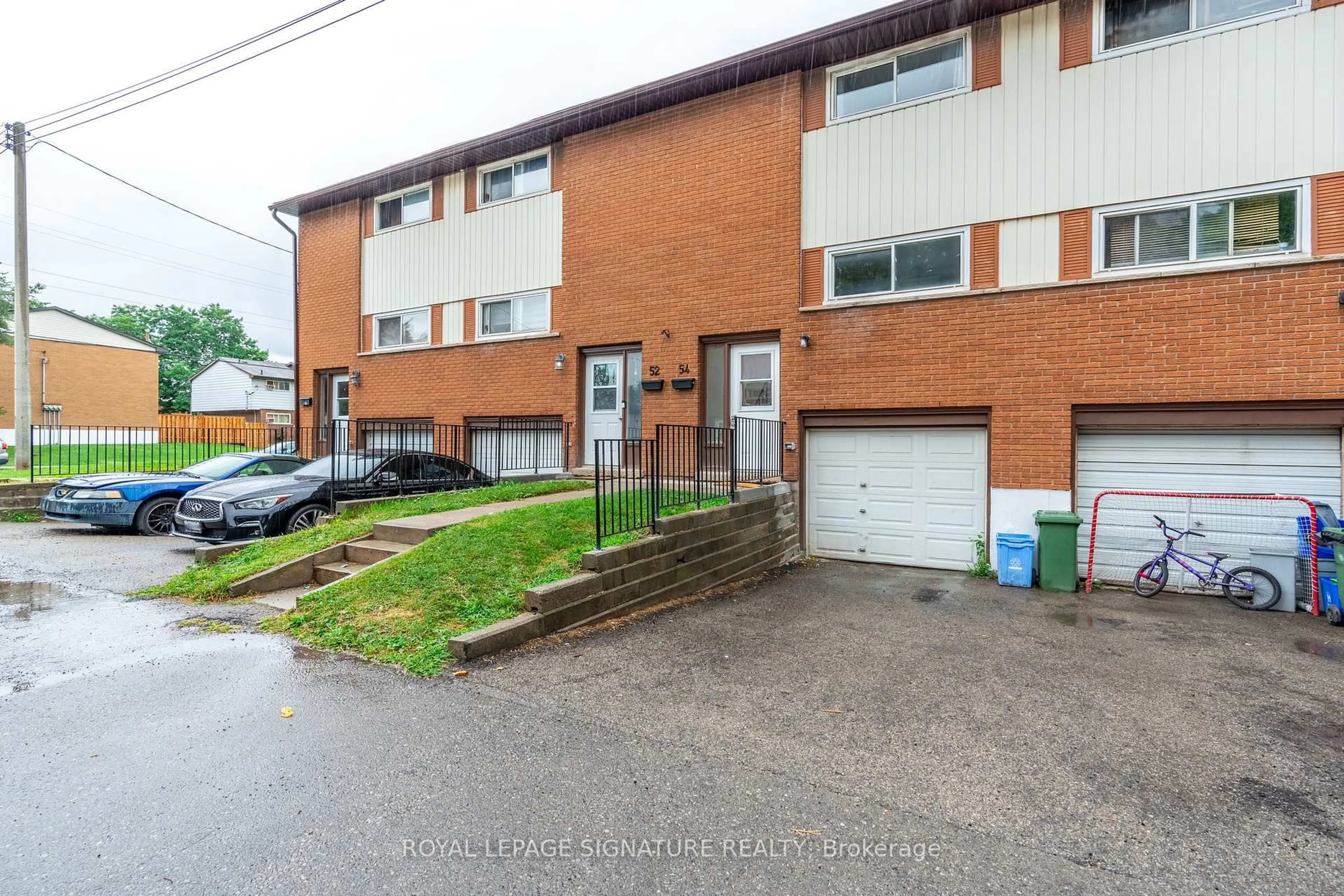 A pic from outside/outdoor area/front of a property/back of a property/a pic from drone, street for 54 Woodman Dr, Hamilton Ontario L8H 2M5