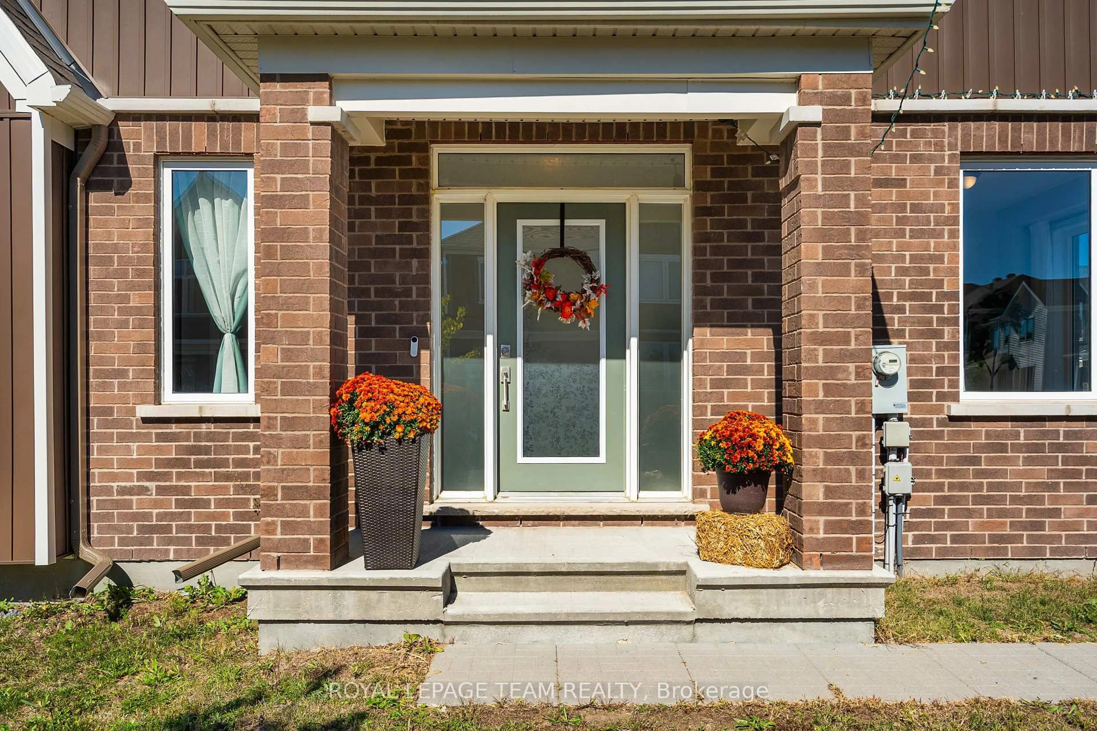 Unknown for 743 VENNECY Terr, Ottawa Ontario K1W 0M8