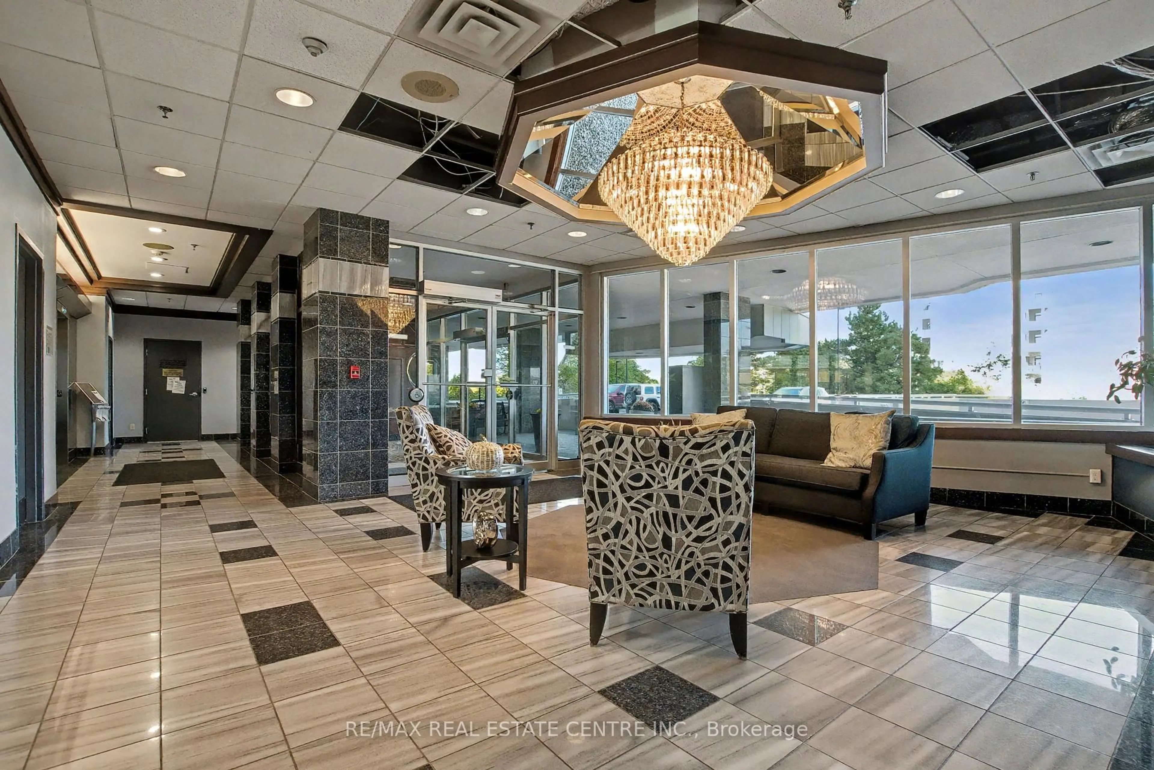 Lobby for 190 Hespeler Rd #1801, Cambridge Ontario N1R 8B8