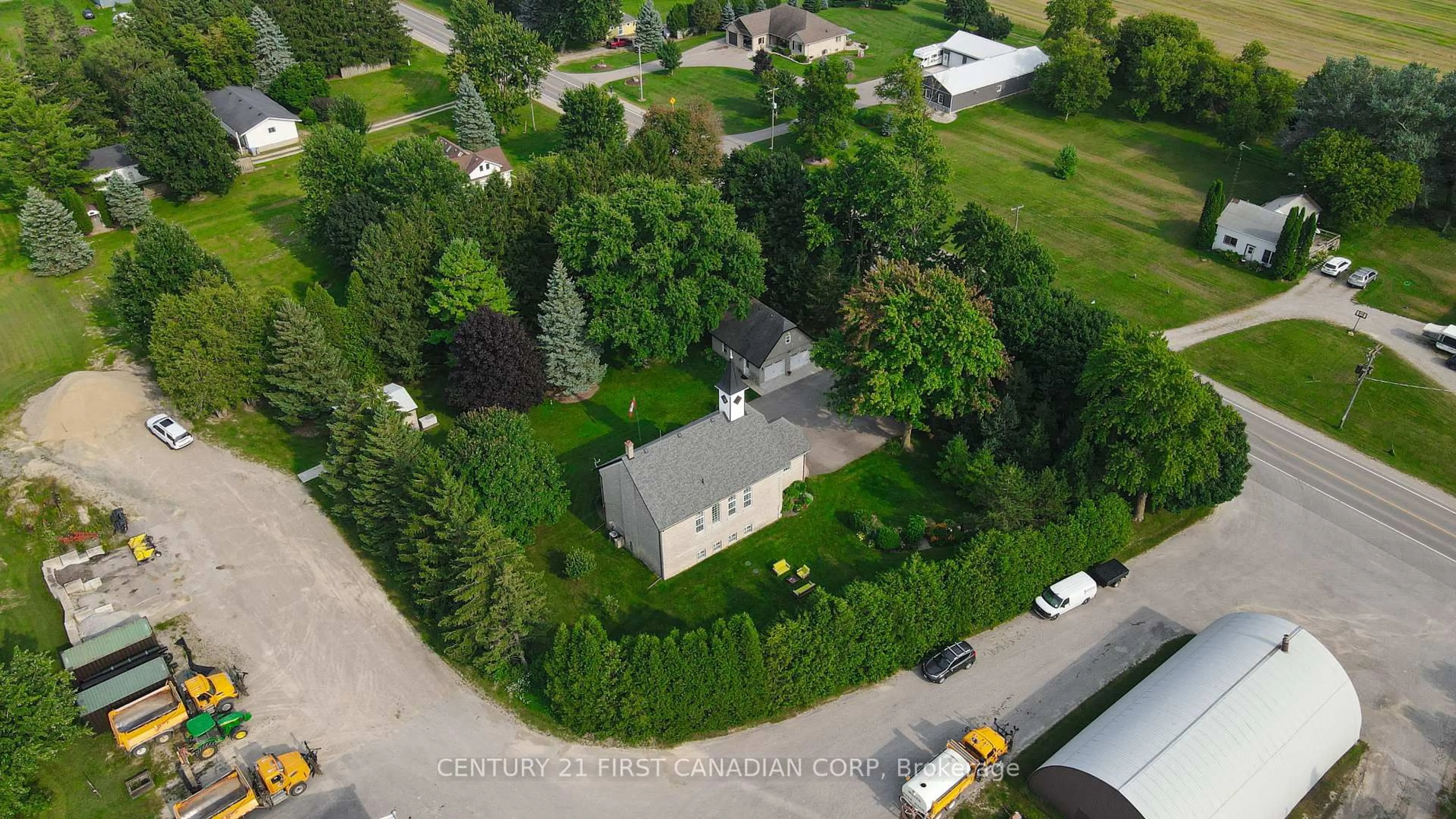 A pic from outside/outdoor area/front of a property/back of a property/a pic from drone, street for 1772 Perth Rd 139 Rd, St. Marys Ontario N4X 1C8