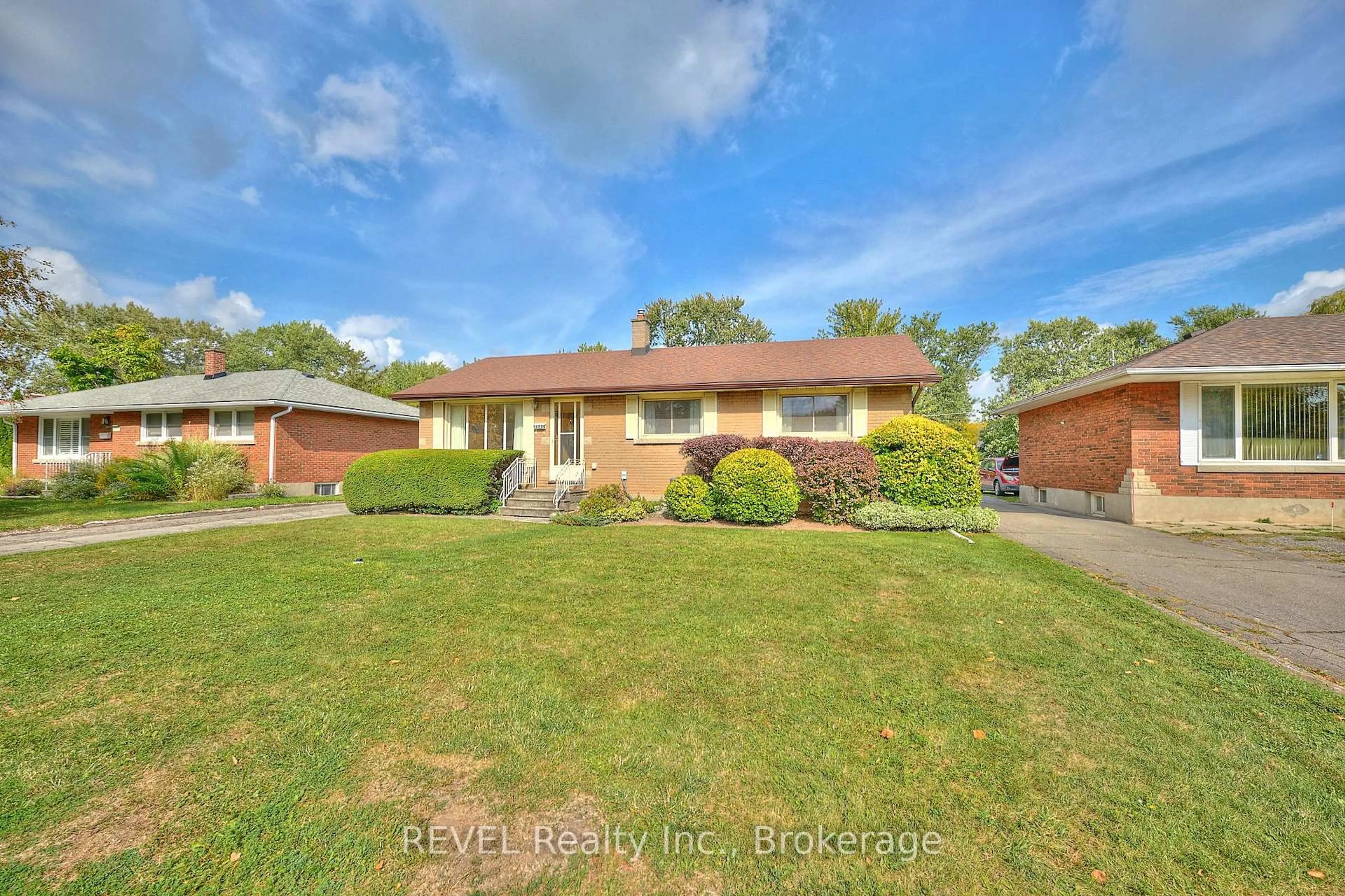Home with brick exterior material, street for 8580 Champlain Dr, Niagara Falls Ontario L2G 6Y6