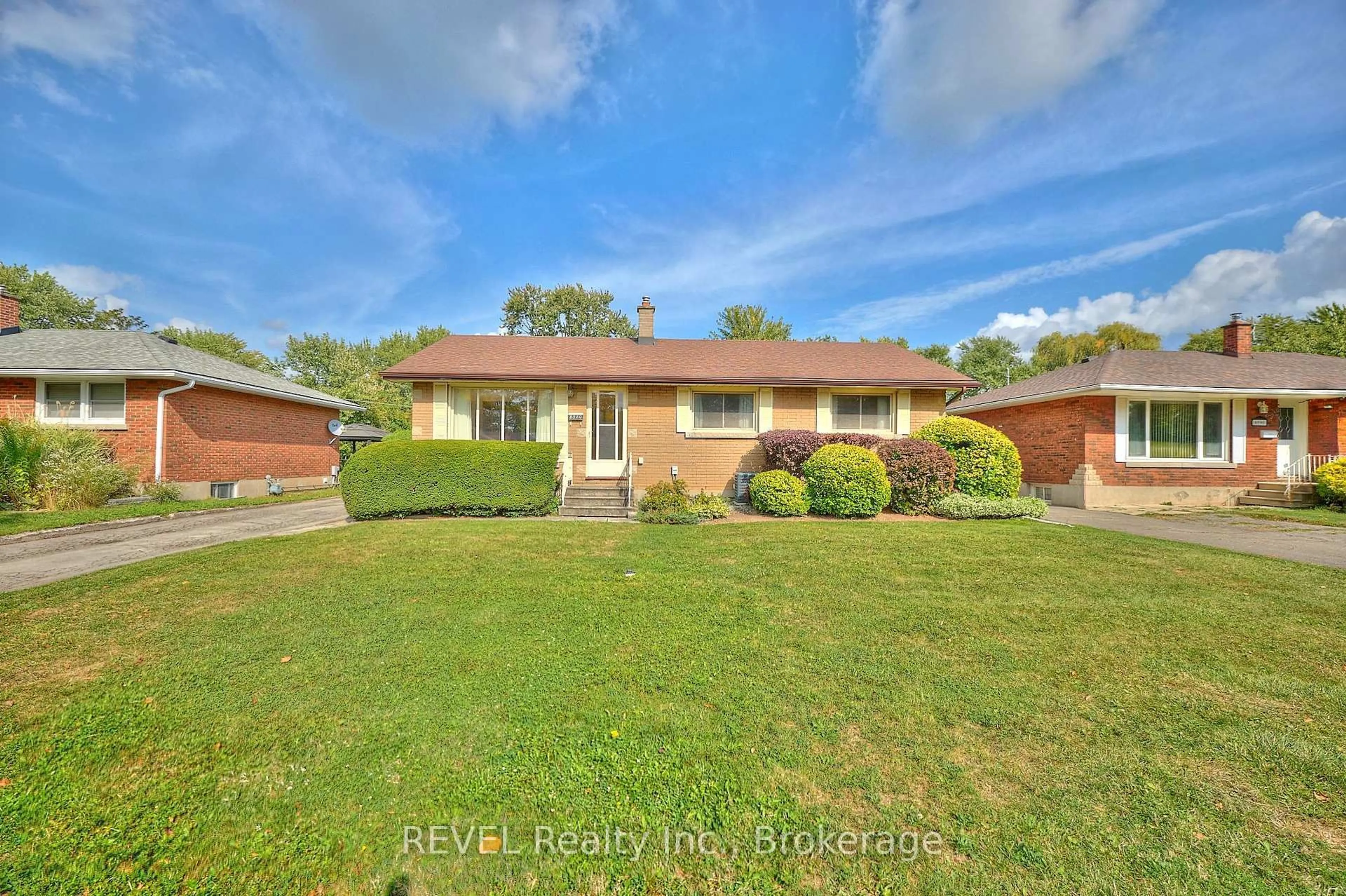 Home with brick exterior material, street for 8580 Champlain Dr, Niagara Falls Ontario L2G 6Y6