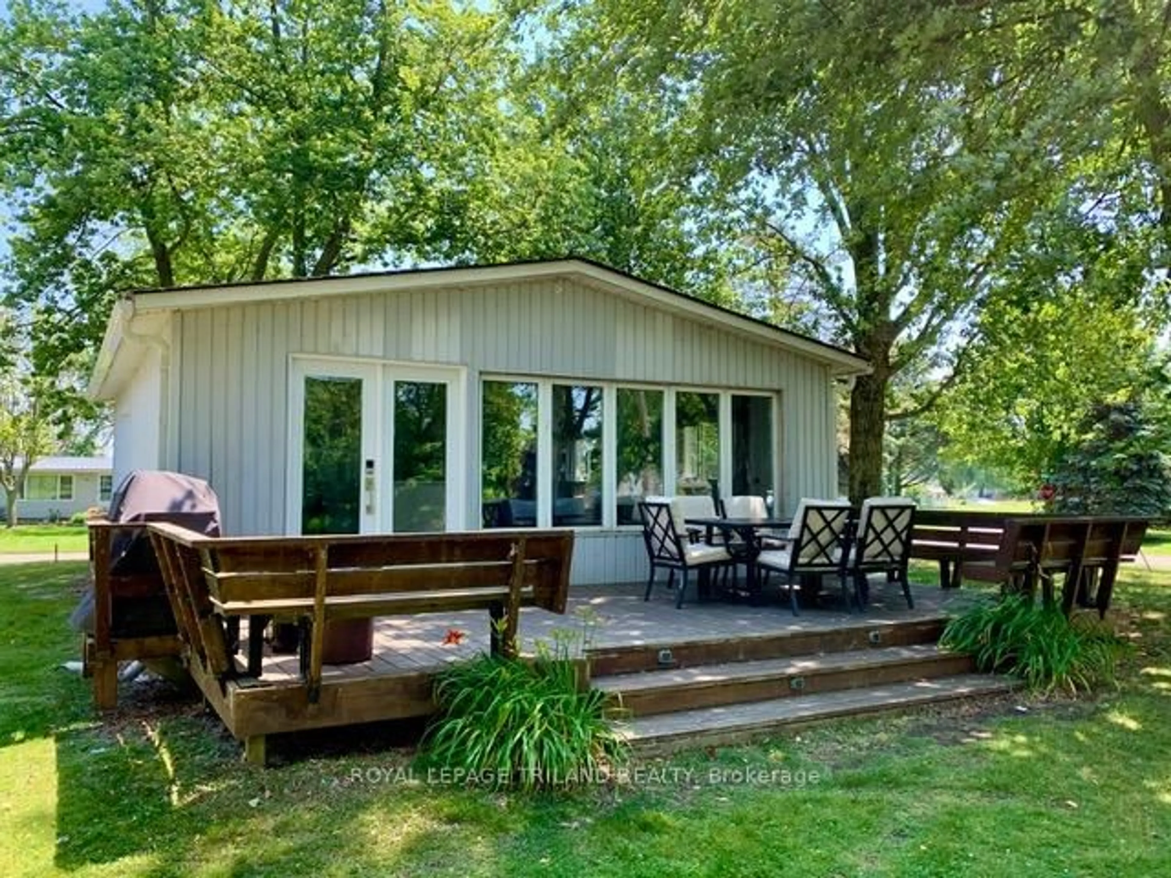 Patio, water/lake/river/ocean view for 16 Howey Ave, Norfolk Ontario N0E 1M0