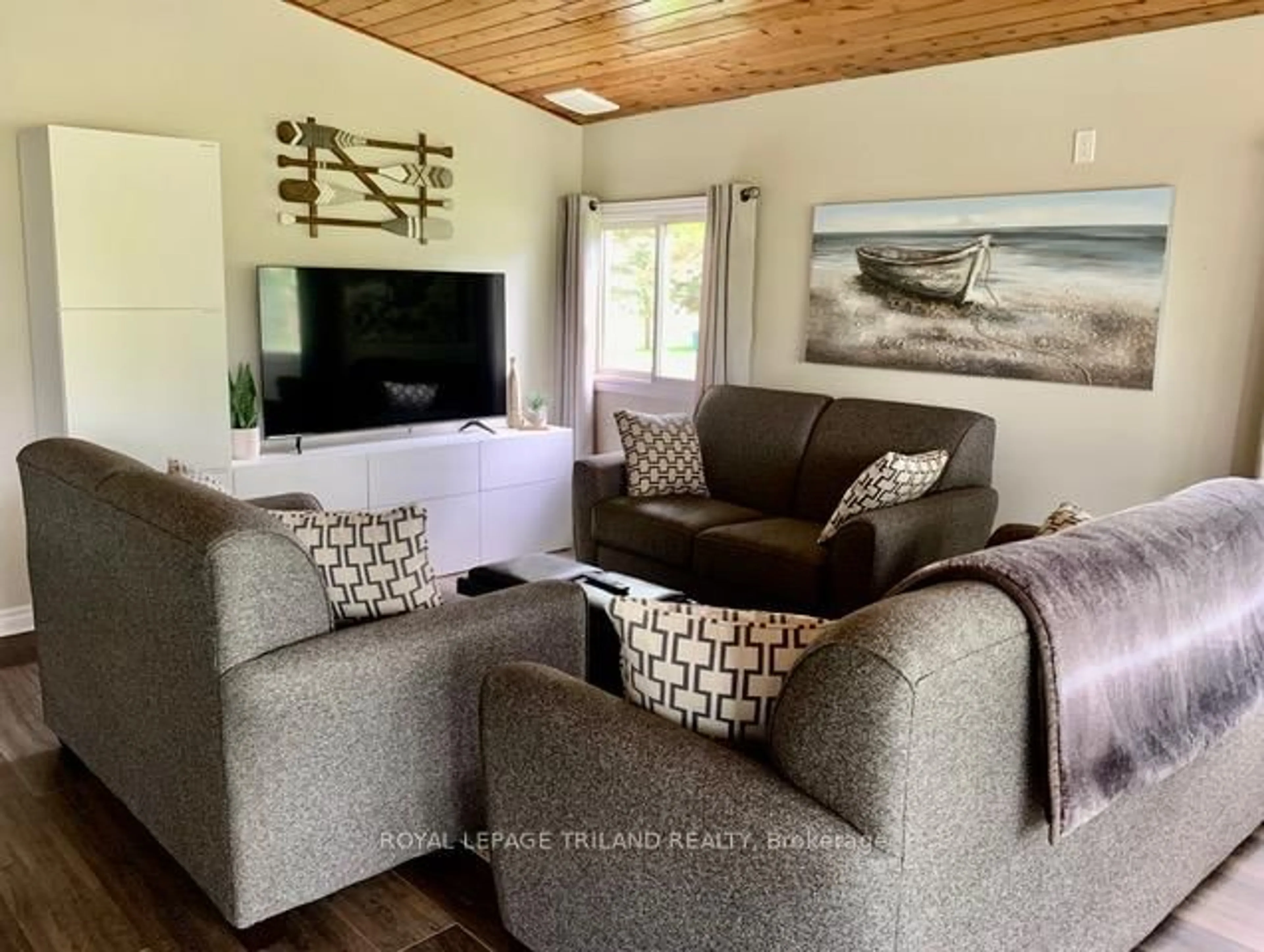 Living room with furniture, wood/laminate floor for 16 Howey Ave, Norfolk Ontario N0E 1M0