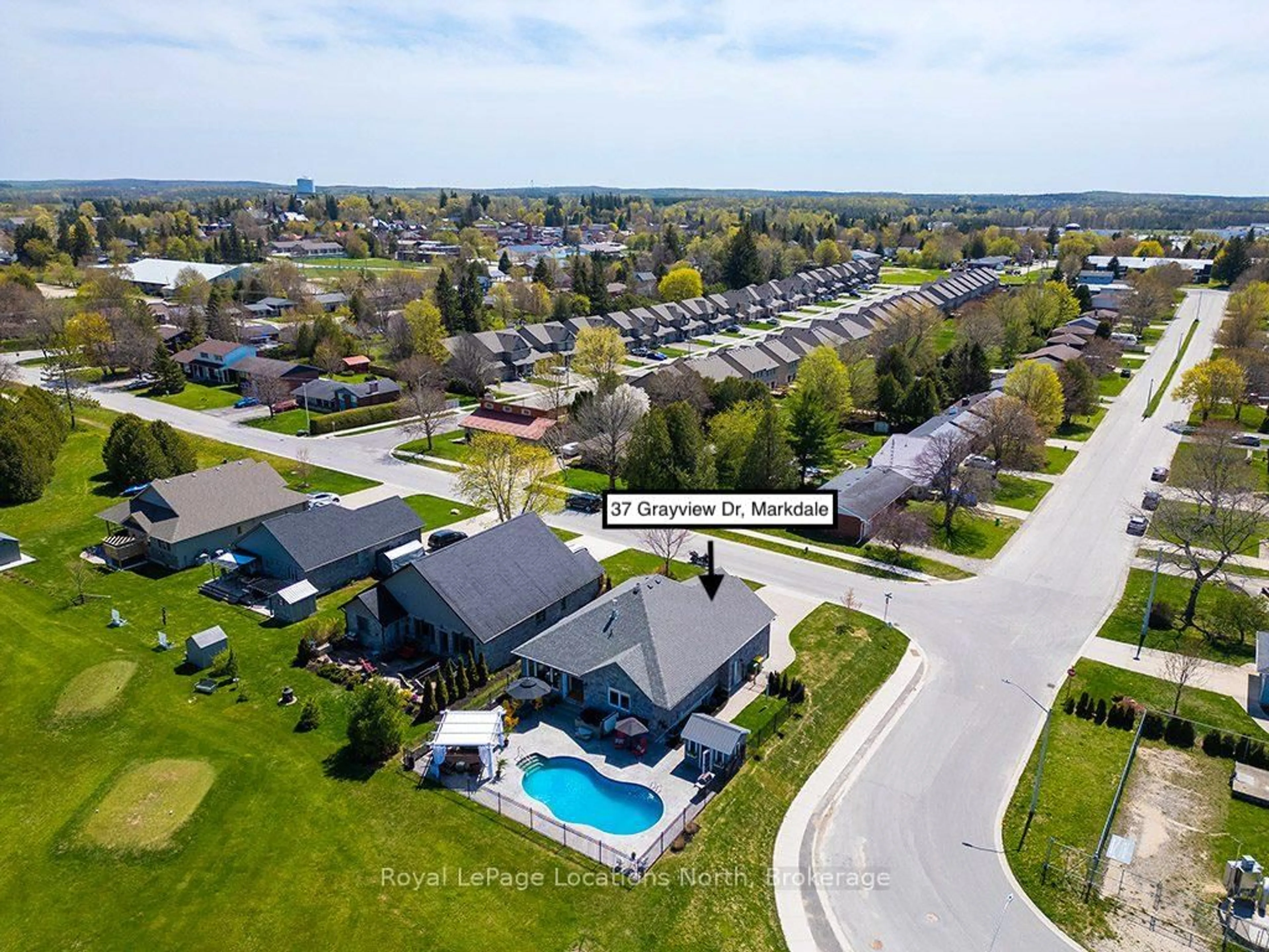 A pic from outside/outdoor area/front of a property/back of a property/a pic from drone, unknown for 37 GRAYVIEW Dr, Grey Highlands Ontario N0C 1H0