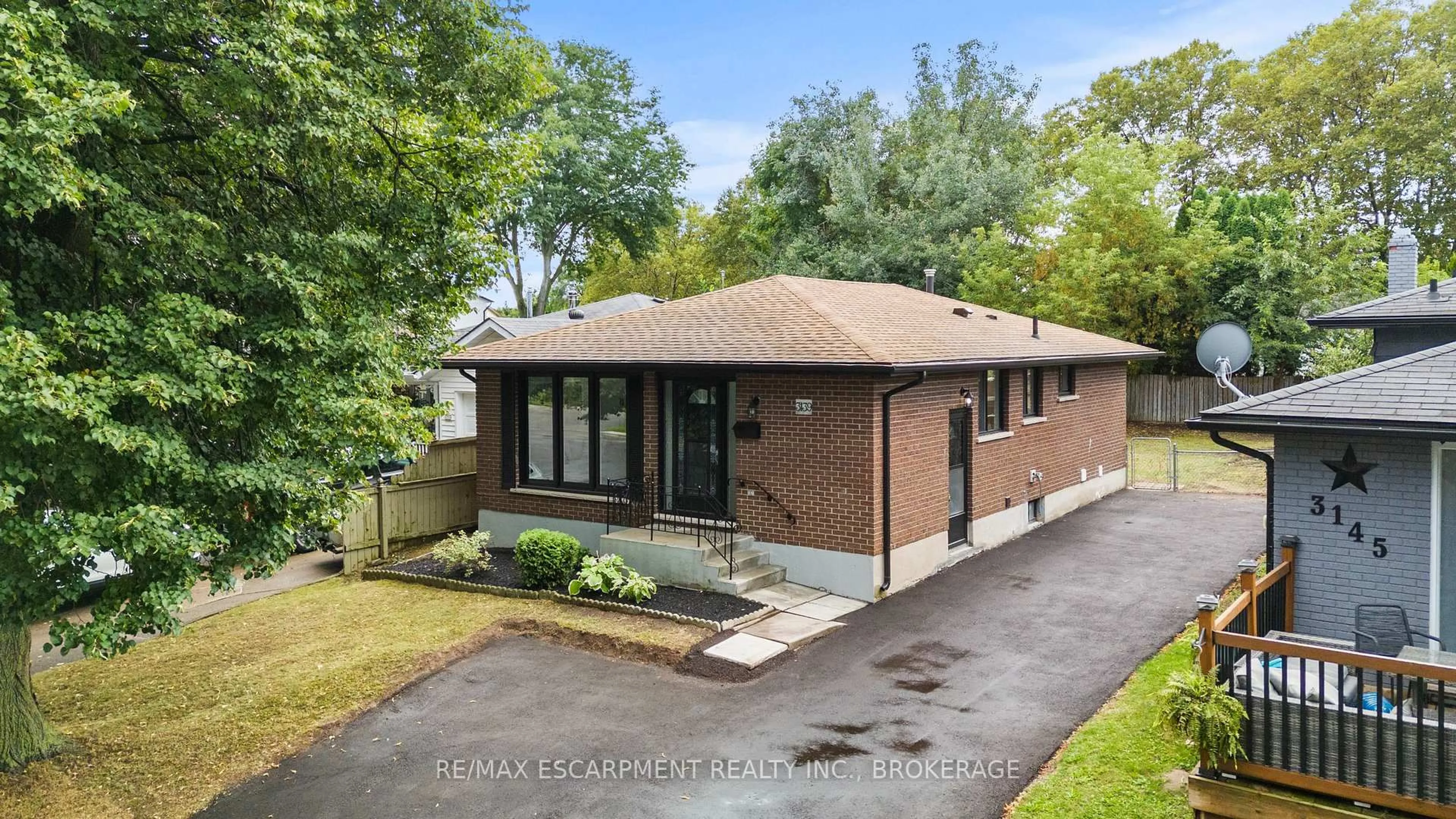 Home with brick exterior material, street for 3139 Secord Pl, Niagara Falls Ontario L2J 3K5