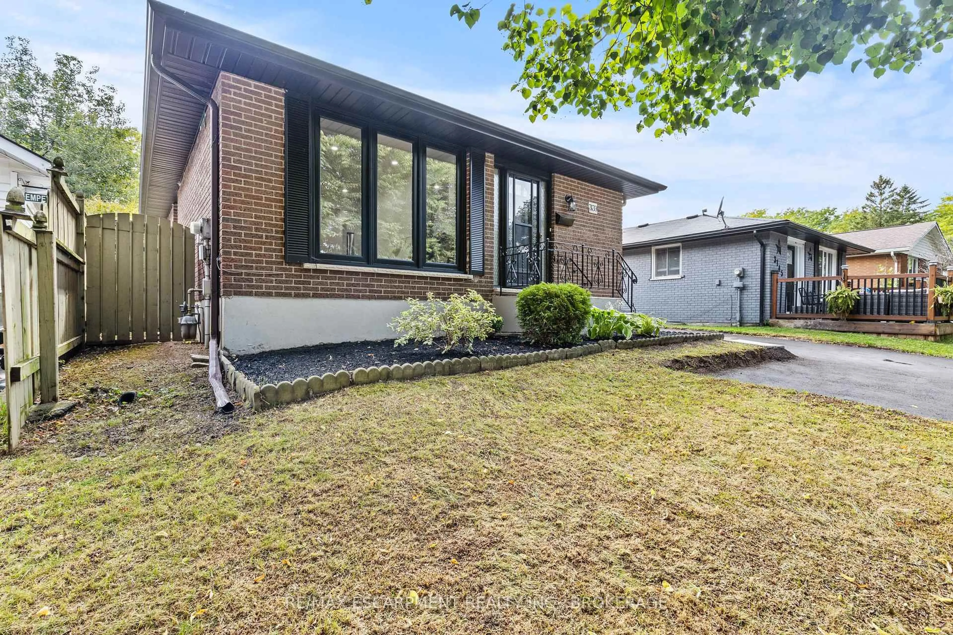 Home with brick exterior material, street for 3139 Secord Pl, Niagara Falls Ontario L2J 3K5