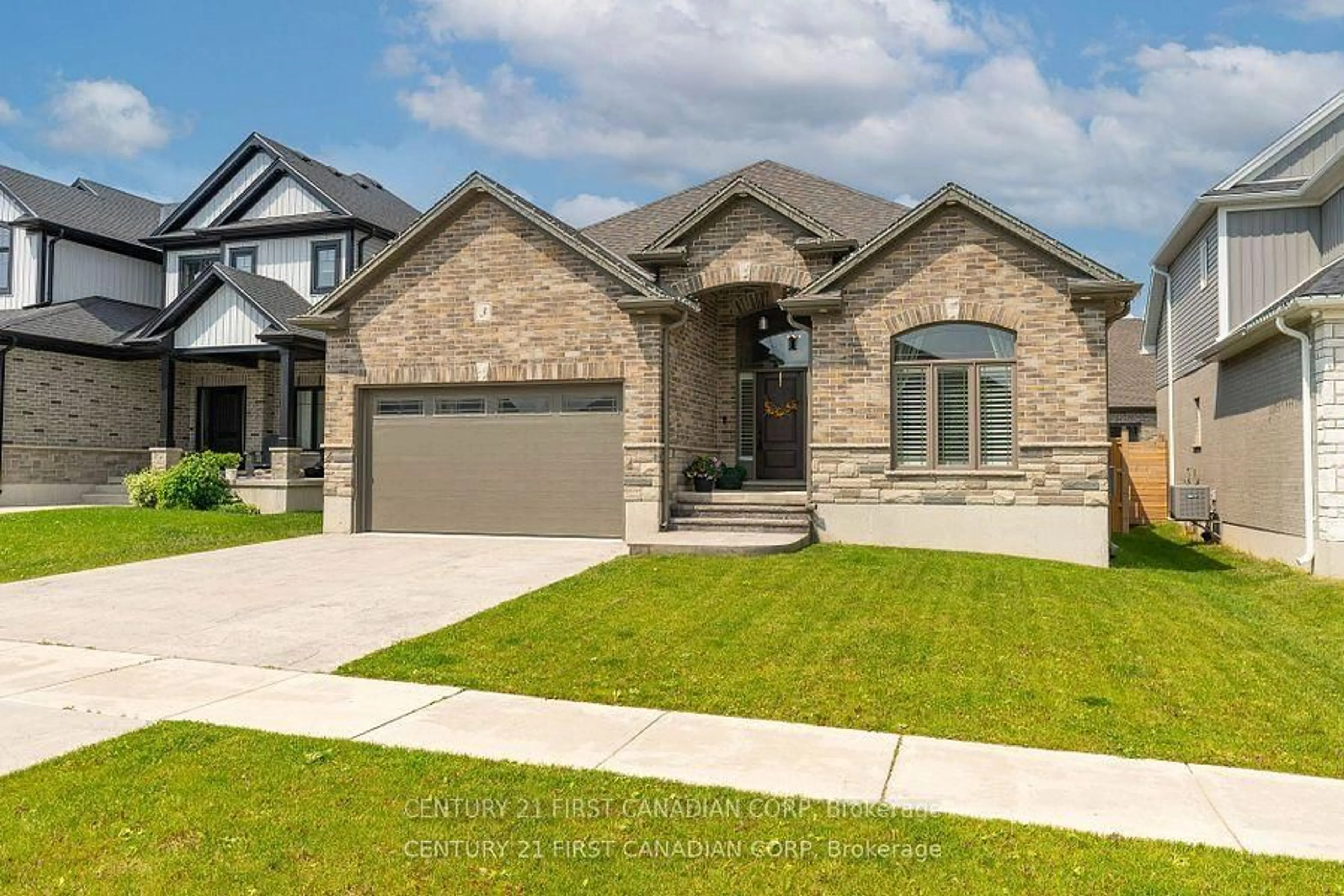 Home with brick exterior material, street for 3 HARDY Crt, Lucan Biddulph Ontario N0M 2J0
