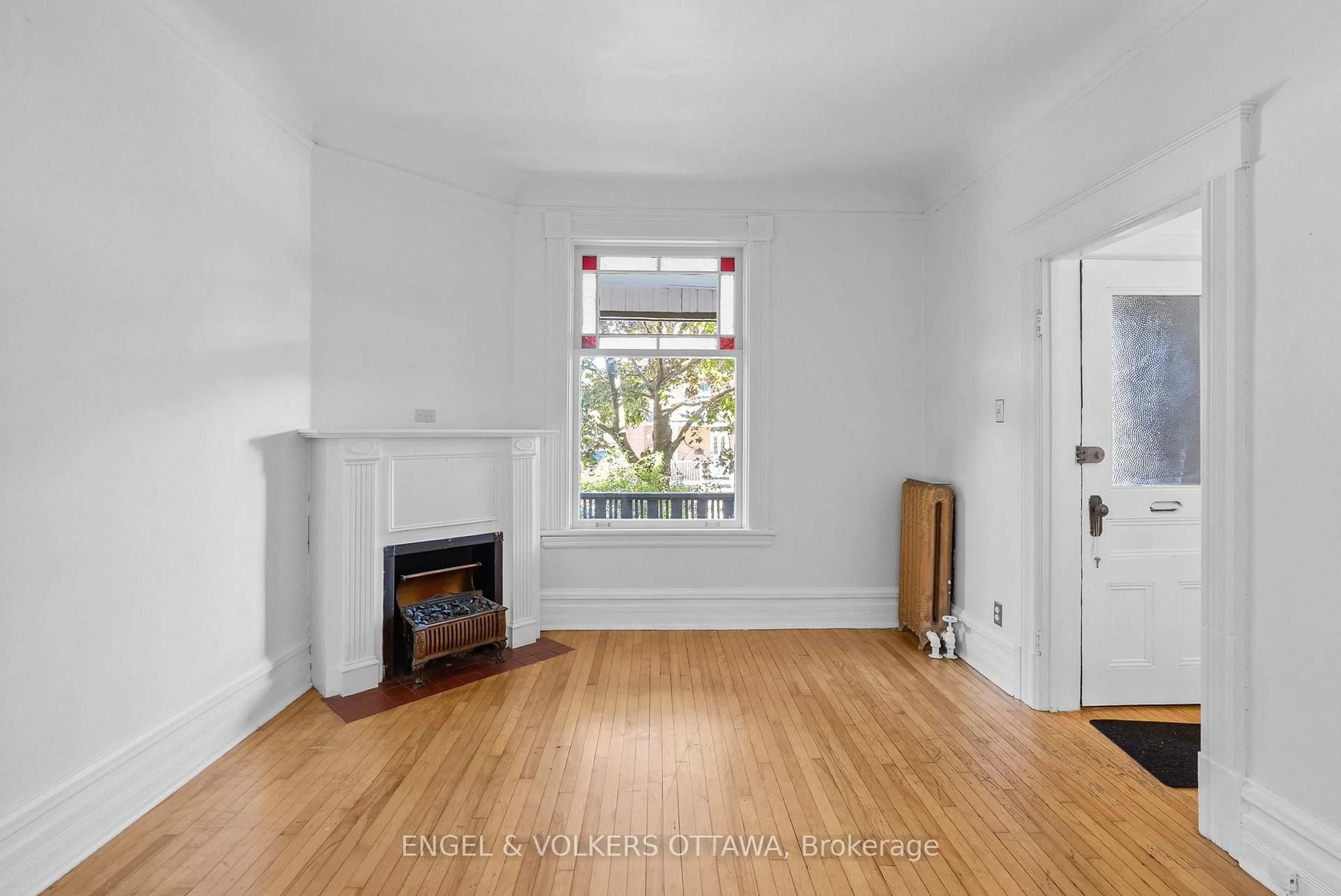 A pic of a room for 507 Mcleod St, Ottawa Ontario K1R 5P9