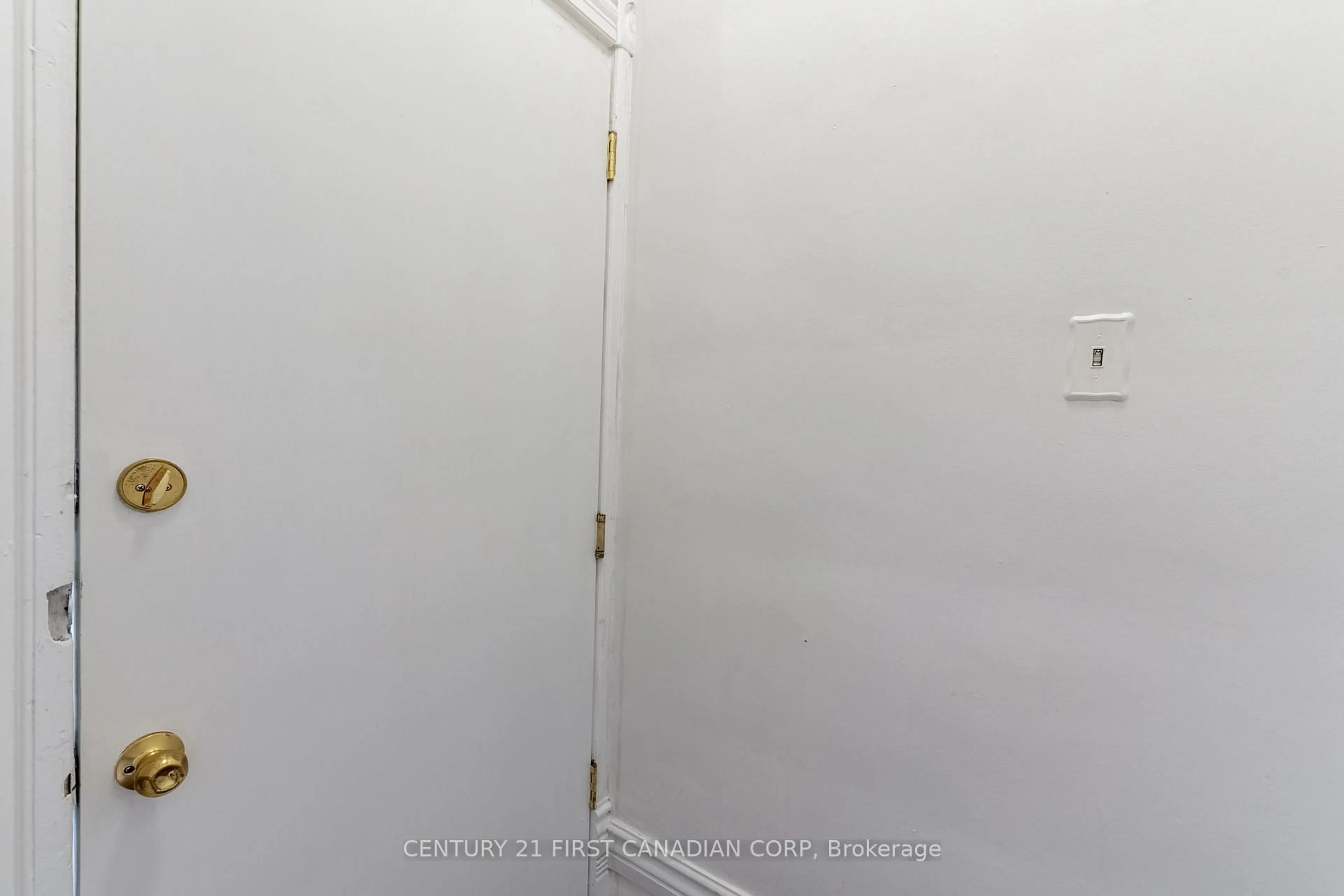 A pic of a room for 578 WATERLOO St, London East Ontario N6B 2P9