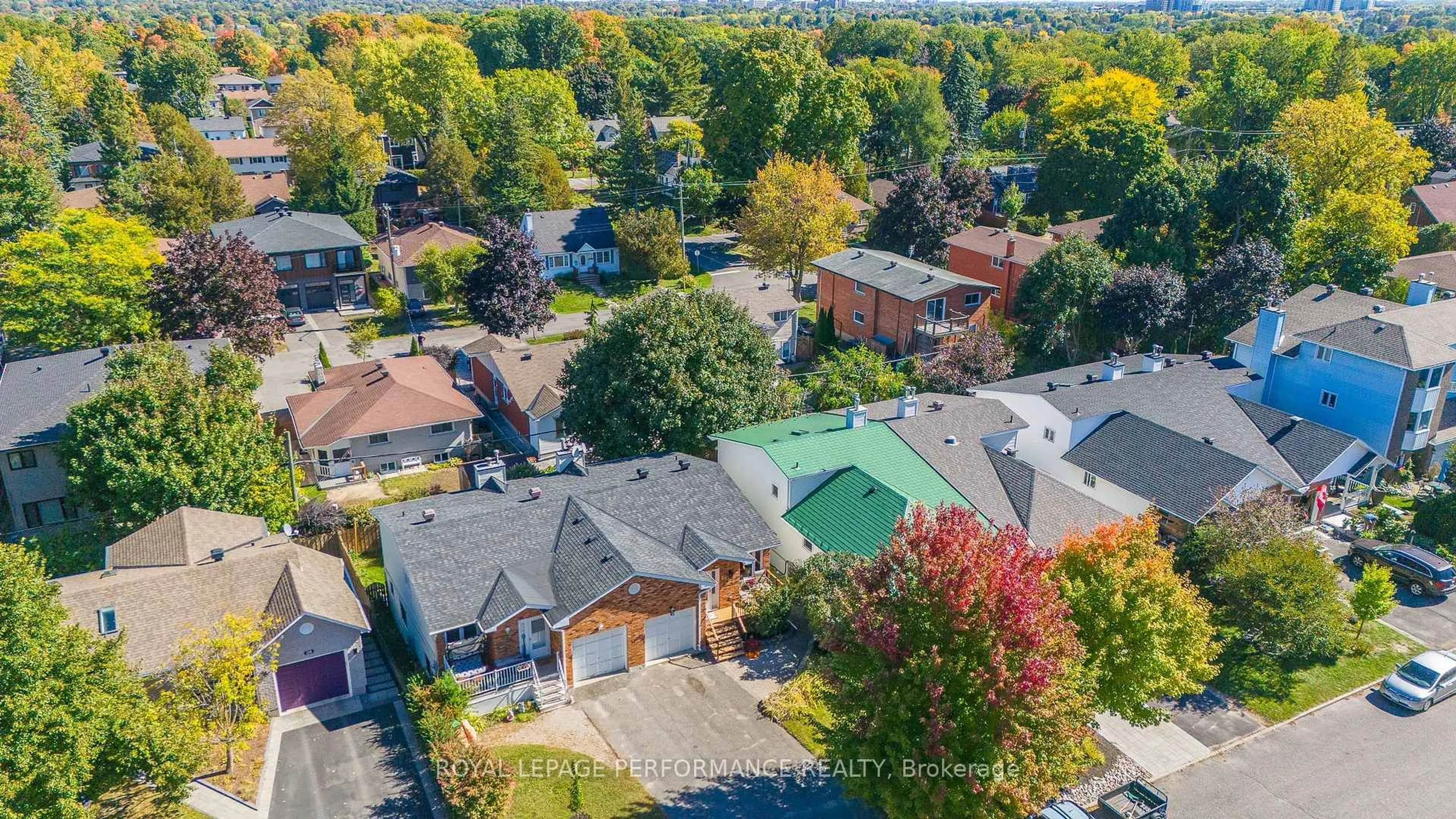 A pic from outside/outdoor area/front of a property/back of a property/a pic from drone, street for 857 Rob Roy Ave, Ottawa Ontario K2B 8S6