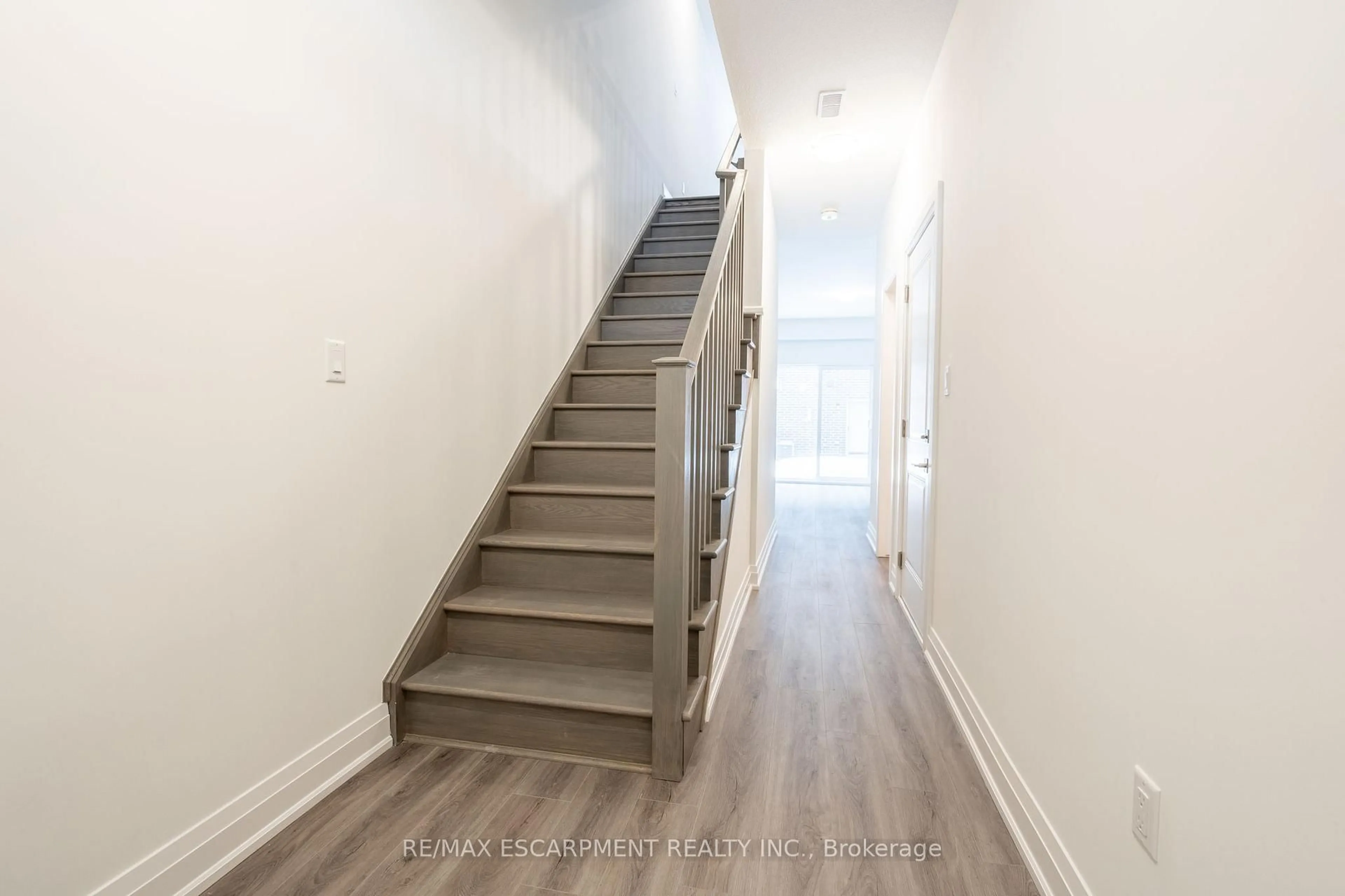 Stairs for 16 CLEAR VALLEY Lane, Hamilton Ontario L0R 1W0