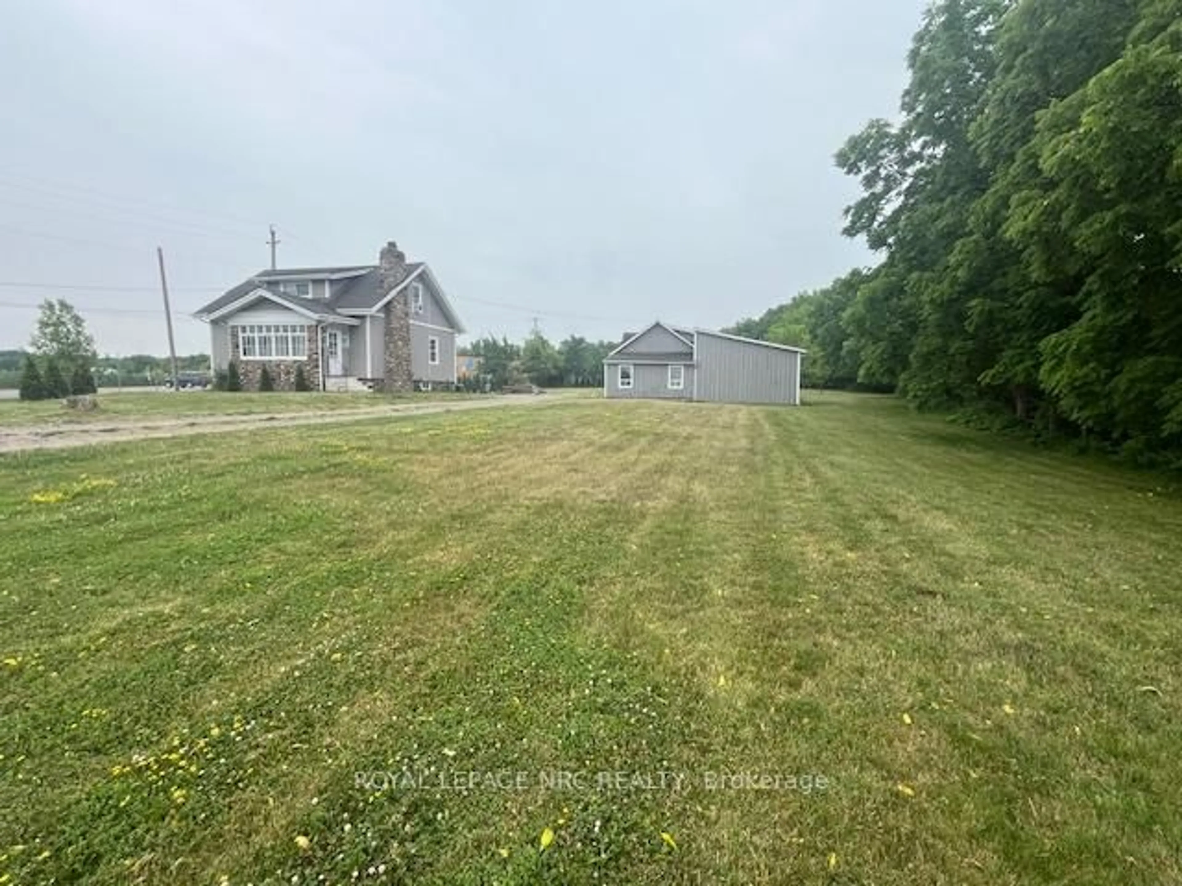 A pic from outside/outdoor area/front of a property/back of a property/a pic from drone, building for 5706 King St, Lincoln Ontario L0R 1B3