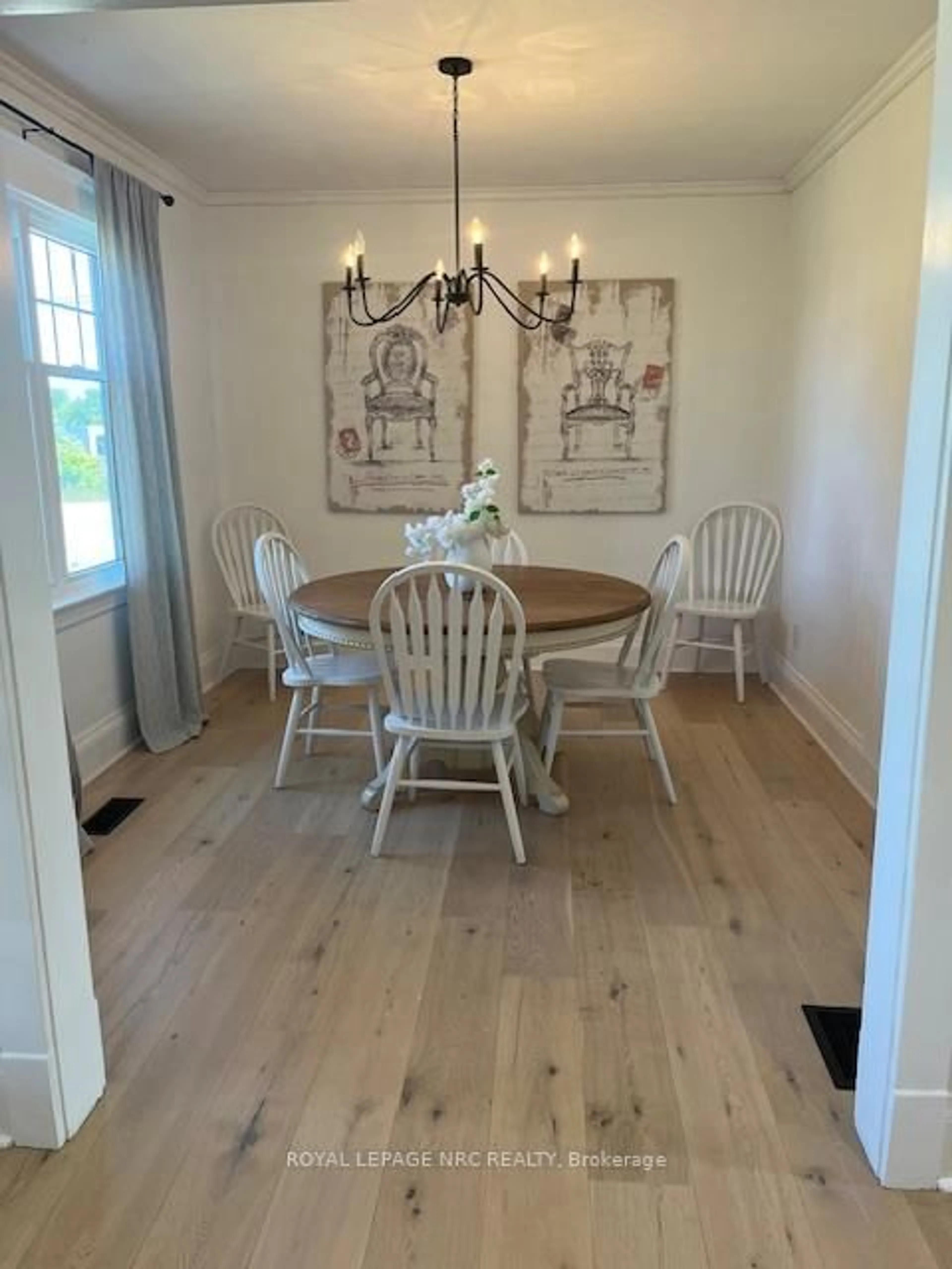 Dining room, wood/laminate floor for 5706 King St, Lincoln Ontario L0R 1B3