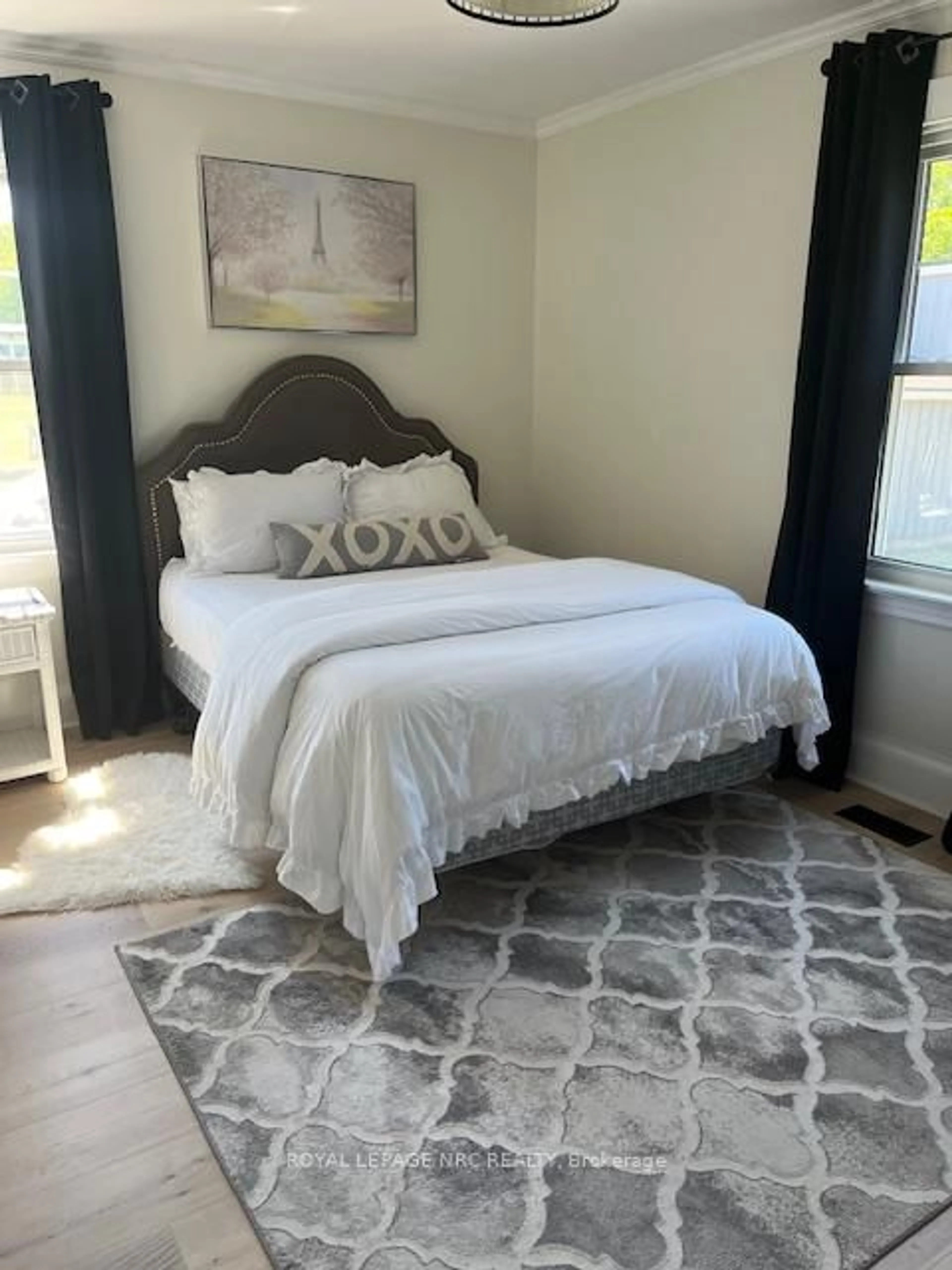 Bedroom with bed, carpet floor for 5706 King St, Lincoln Ontario L0R 1B3