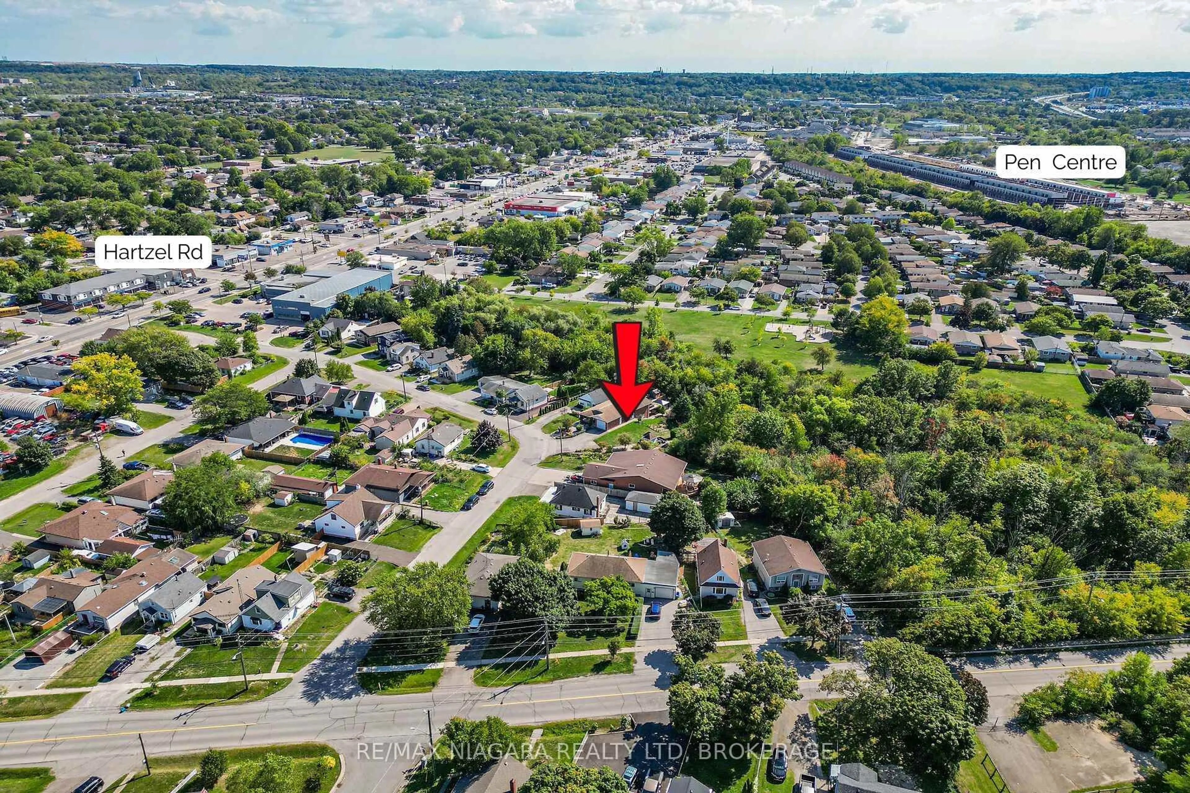 A pic from outside/outdoor area/front of a property/back of a property/a pic from drone, street for 5 Lucerne Pl, St. Catharines Ontario L2P 2E7