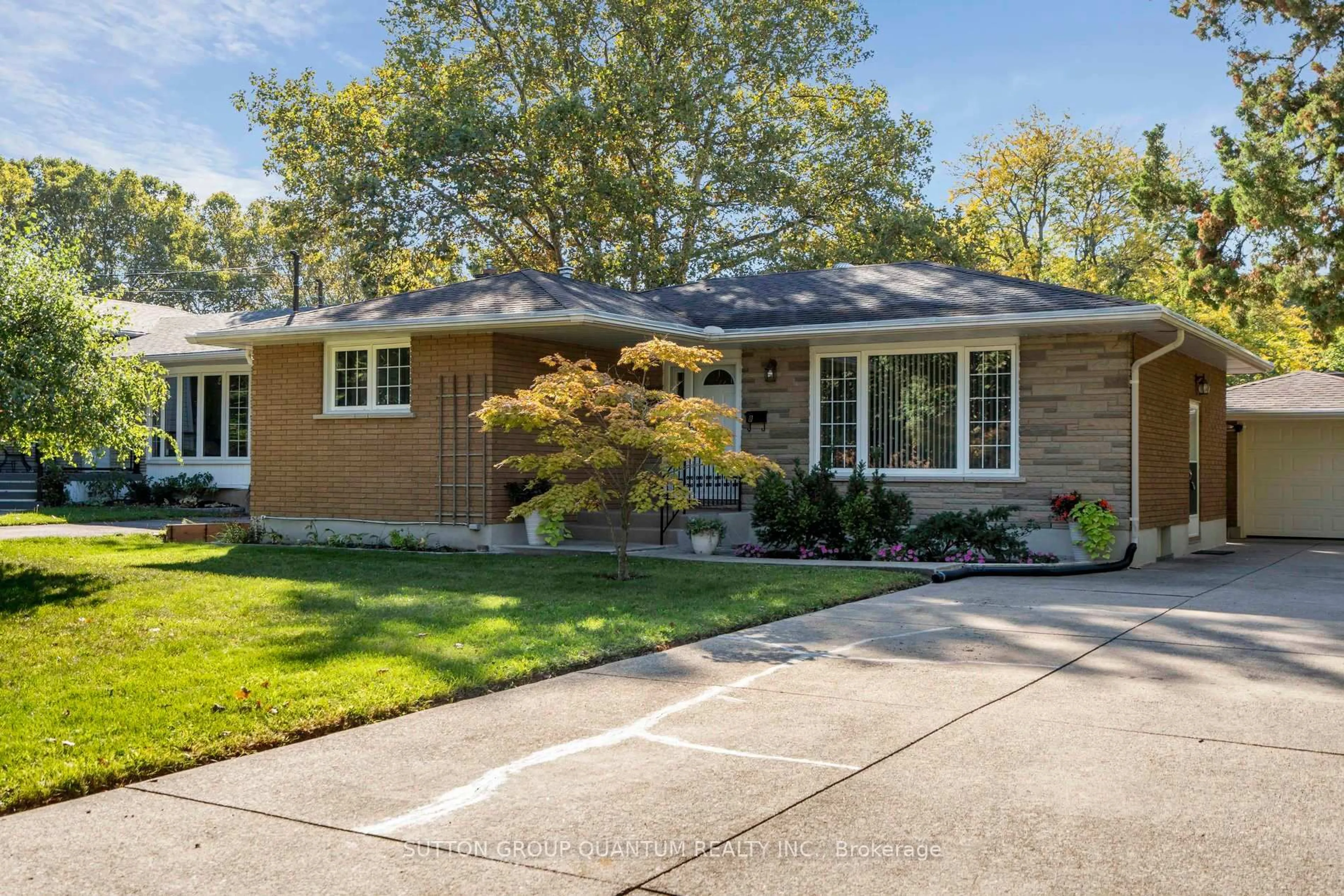 Home with brick exterior material, street for 8 BERMUDA Dr, St. Catharines Ontario L2M 4E6