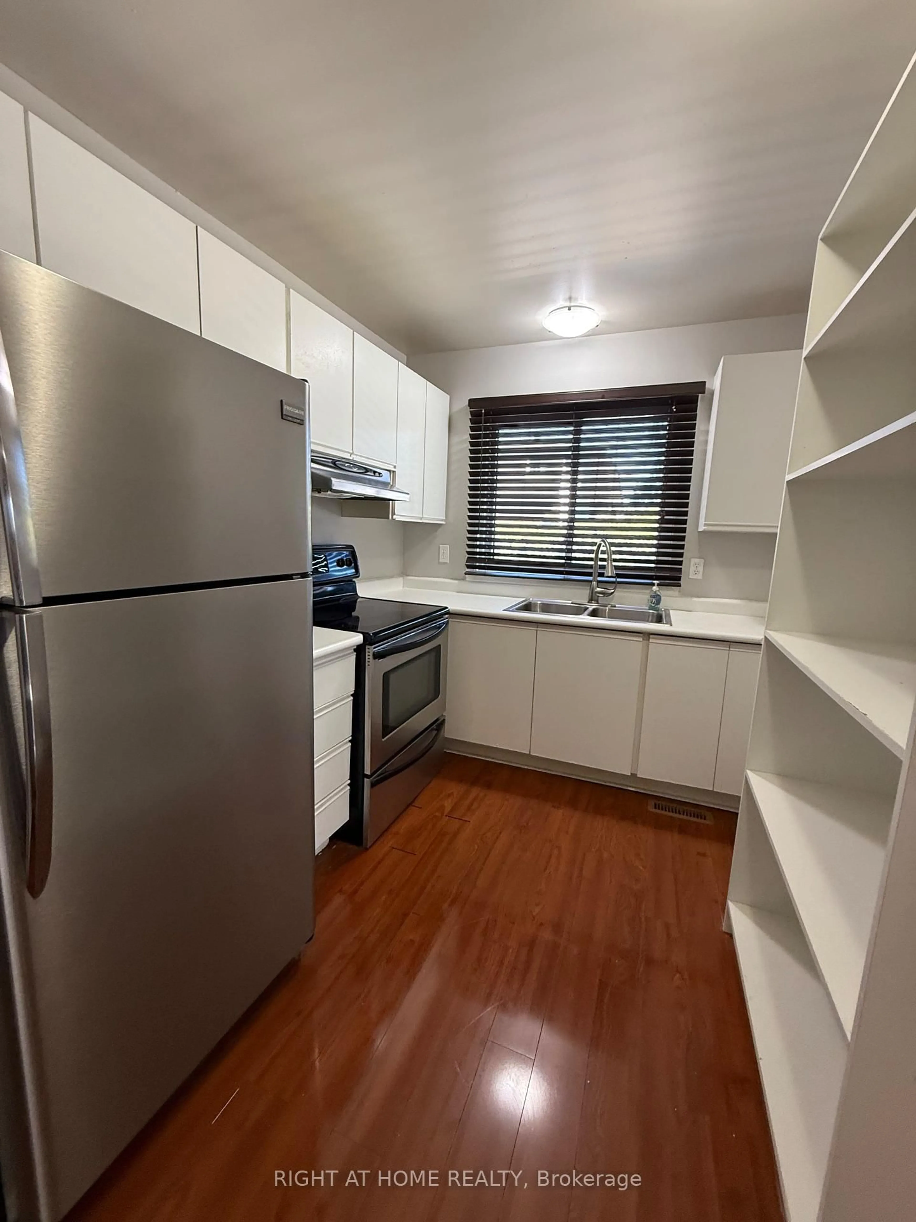 Standard kitchen, wood/laminate floor for 1950 Belmore Lane, Ottawa Ontario K1B 4Z8