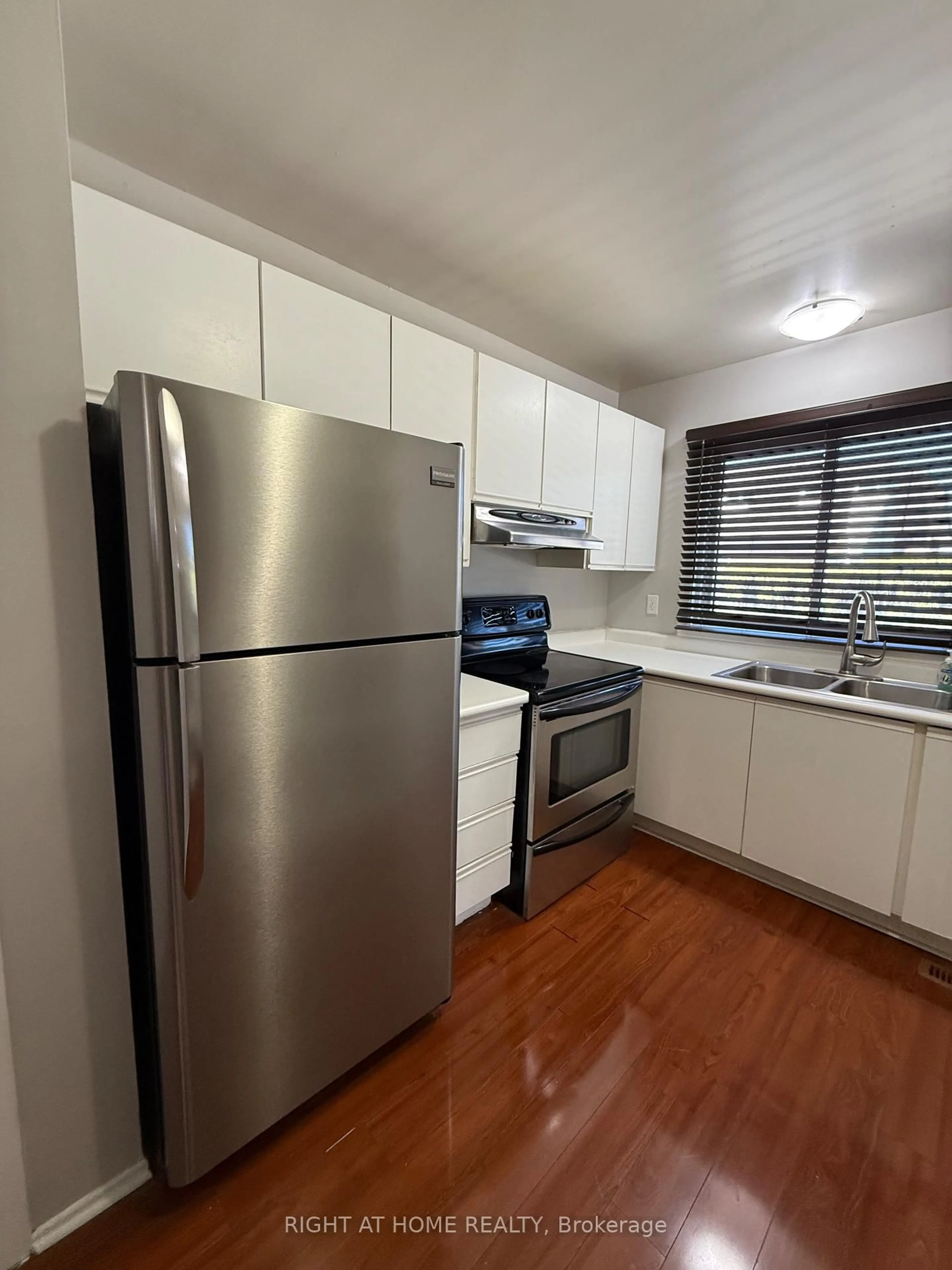 Standard kitchen, wood/laminate floor for 1950 Belmore Lane, Ottawa Ontario K1B 4Z8