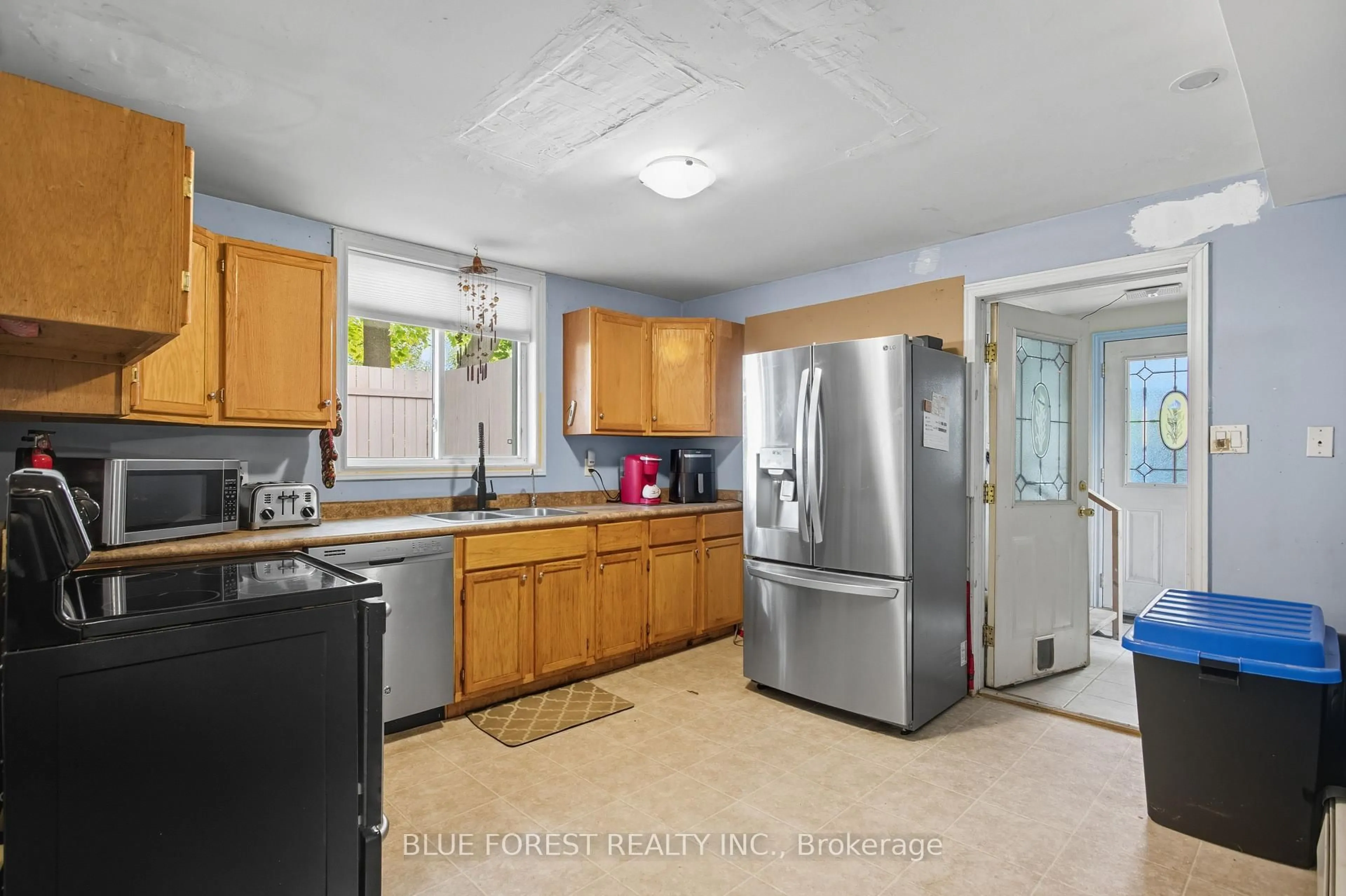 Standard kitchen, unknown for 88 Boullee St, London East Ontario N5Y 1T6
